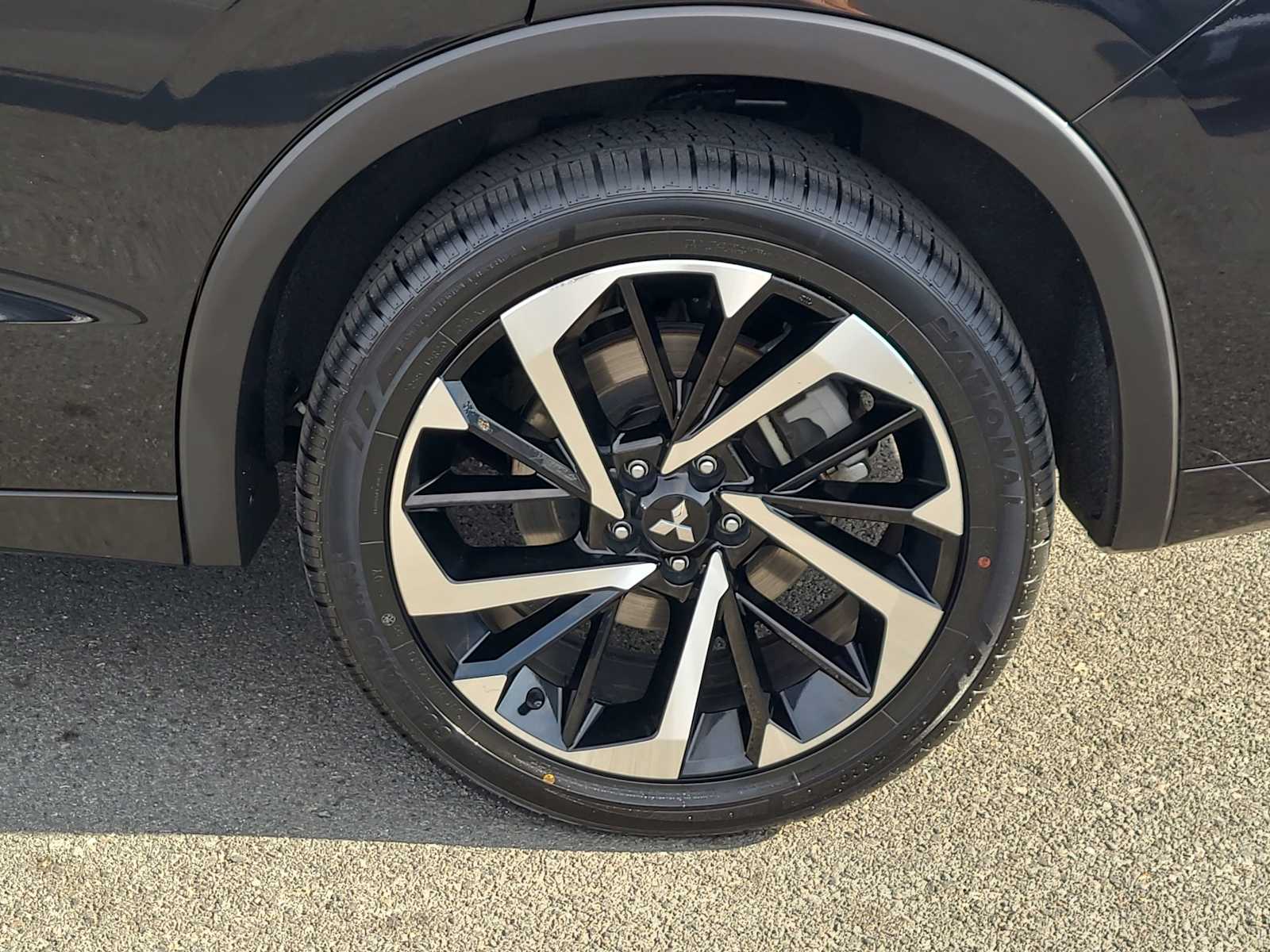 Thumbnail: 2024 Mitsubishi Outlander - 16