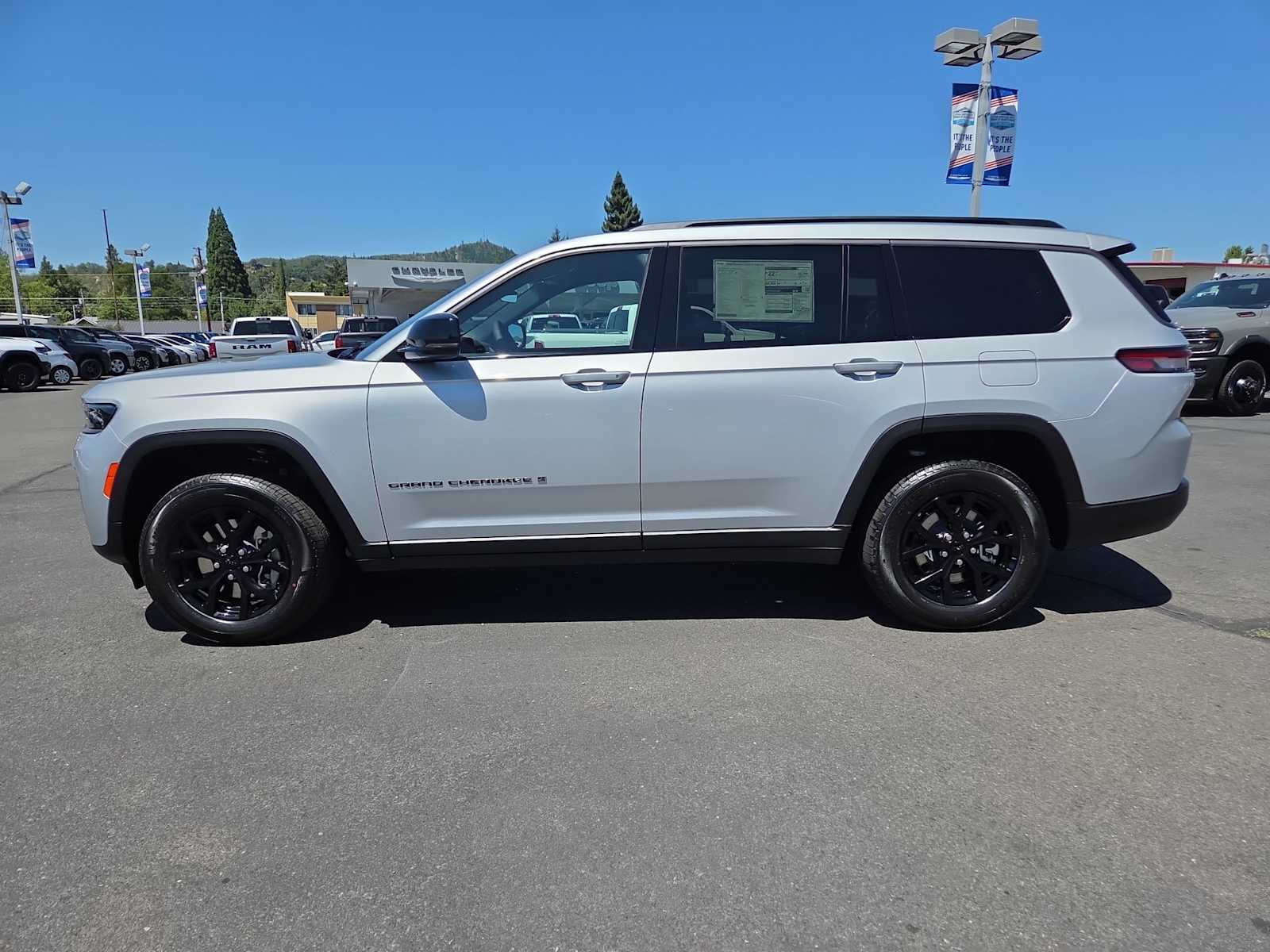 Thumbnail: 2026 Jeep Grand Cherokee - 11