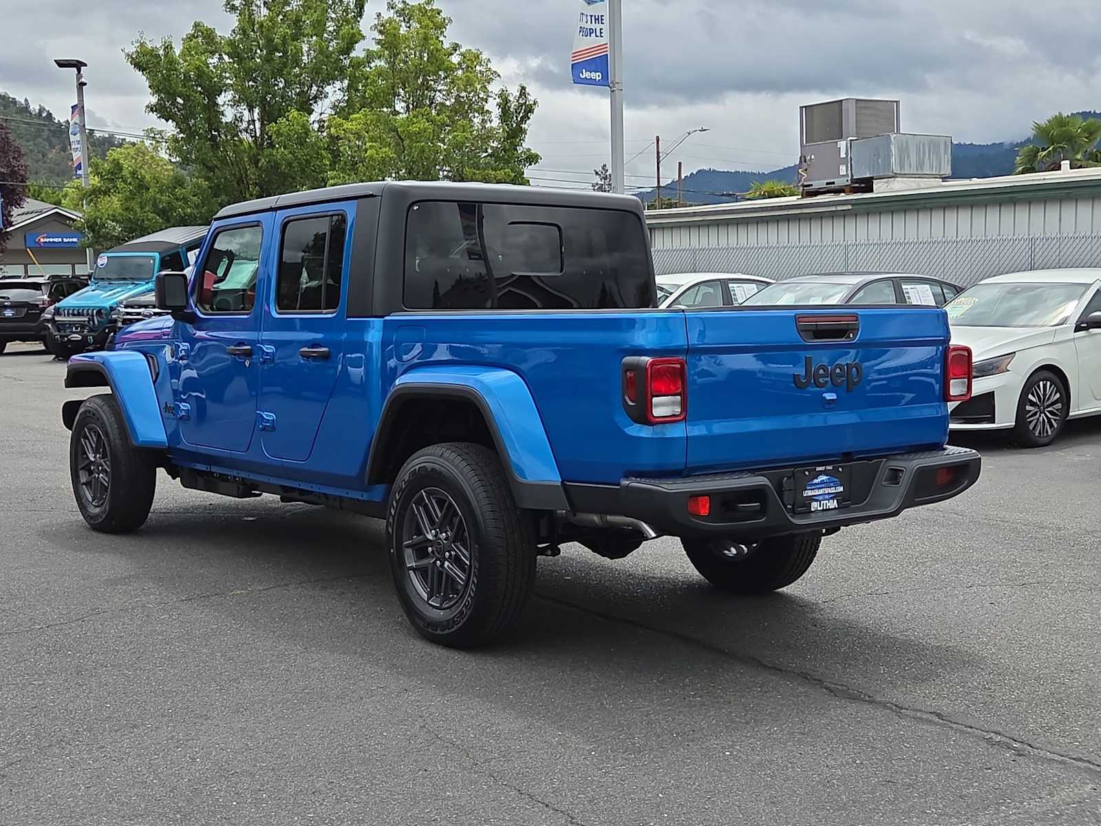 Thumbnail: 2026 Jeep Gladiator - 12