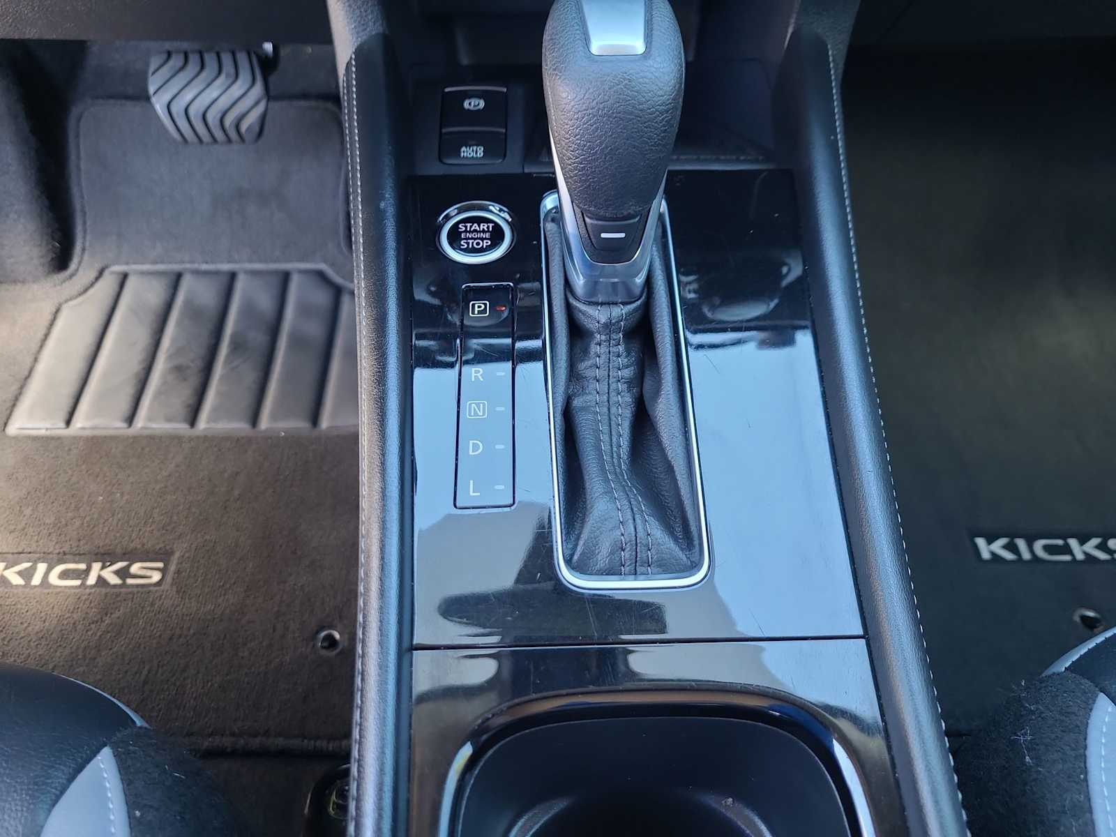 Thumbnail: 2023 Nissan Kicks - 25