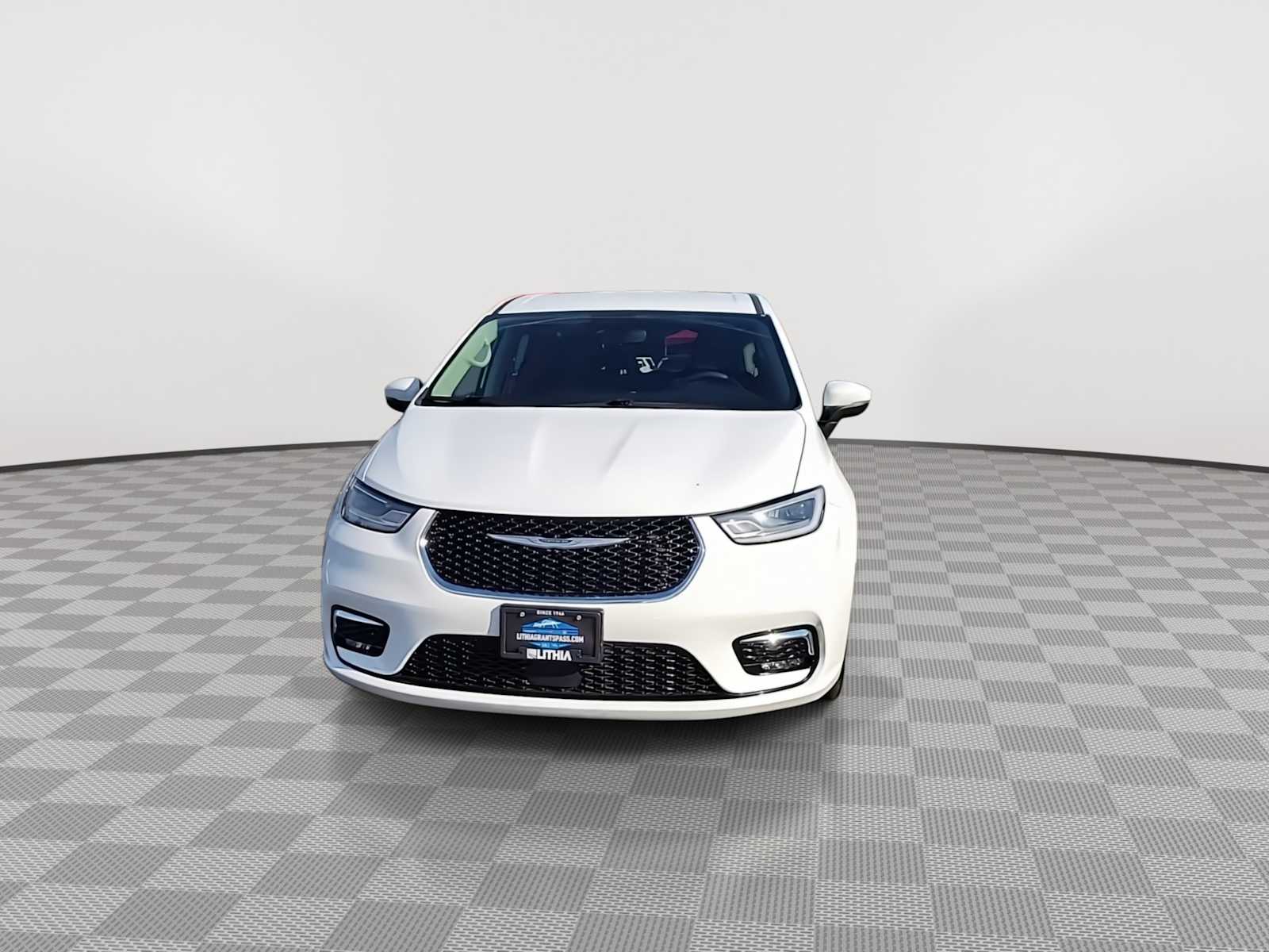 Thumbnail: 2023 Chrysler Pacifica - 3