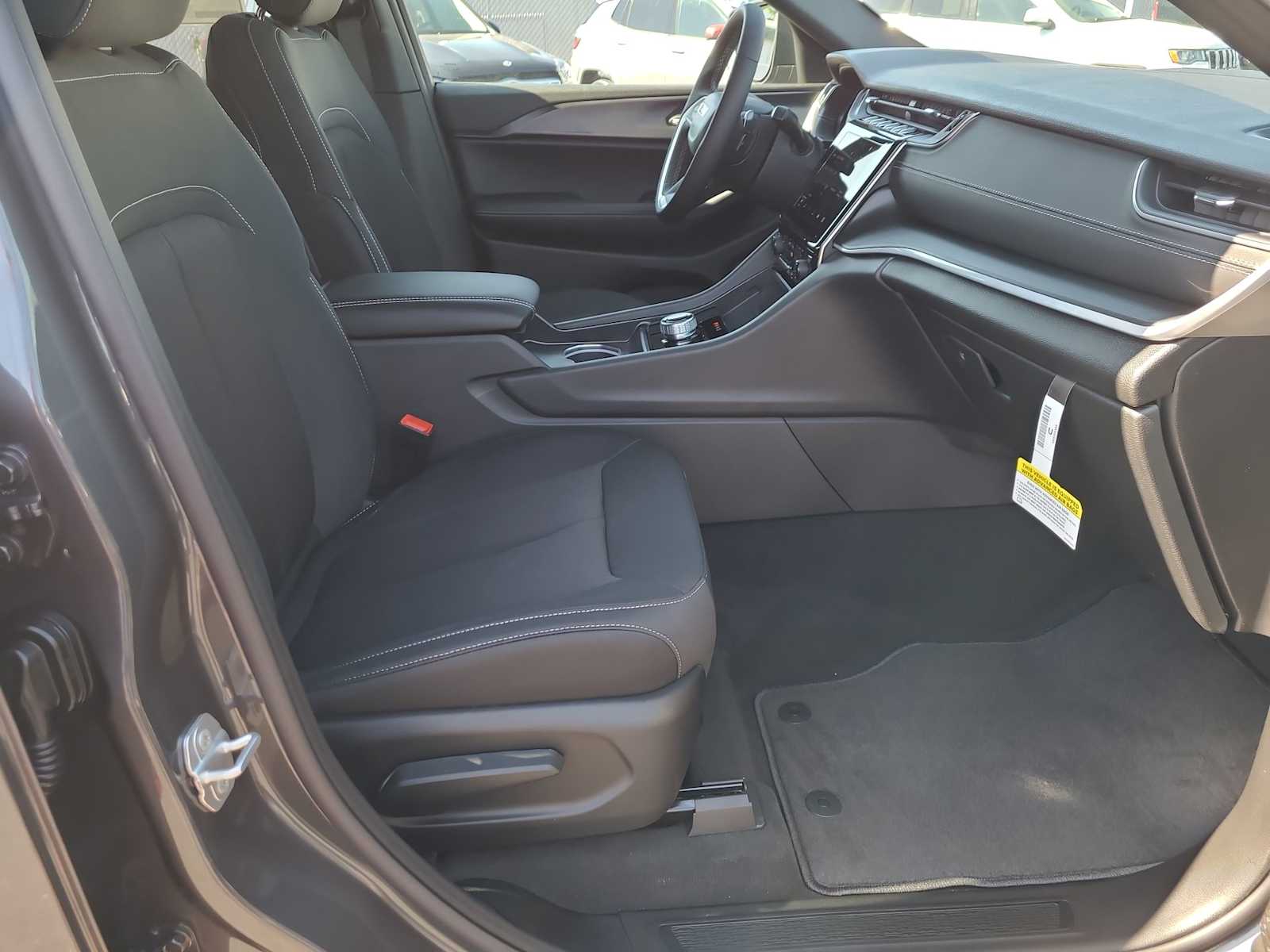 Thumbnail: 2025 Jeep Grand Cherokee - 22