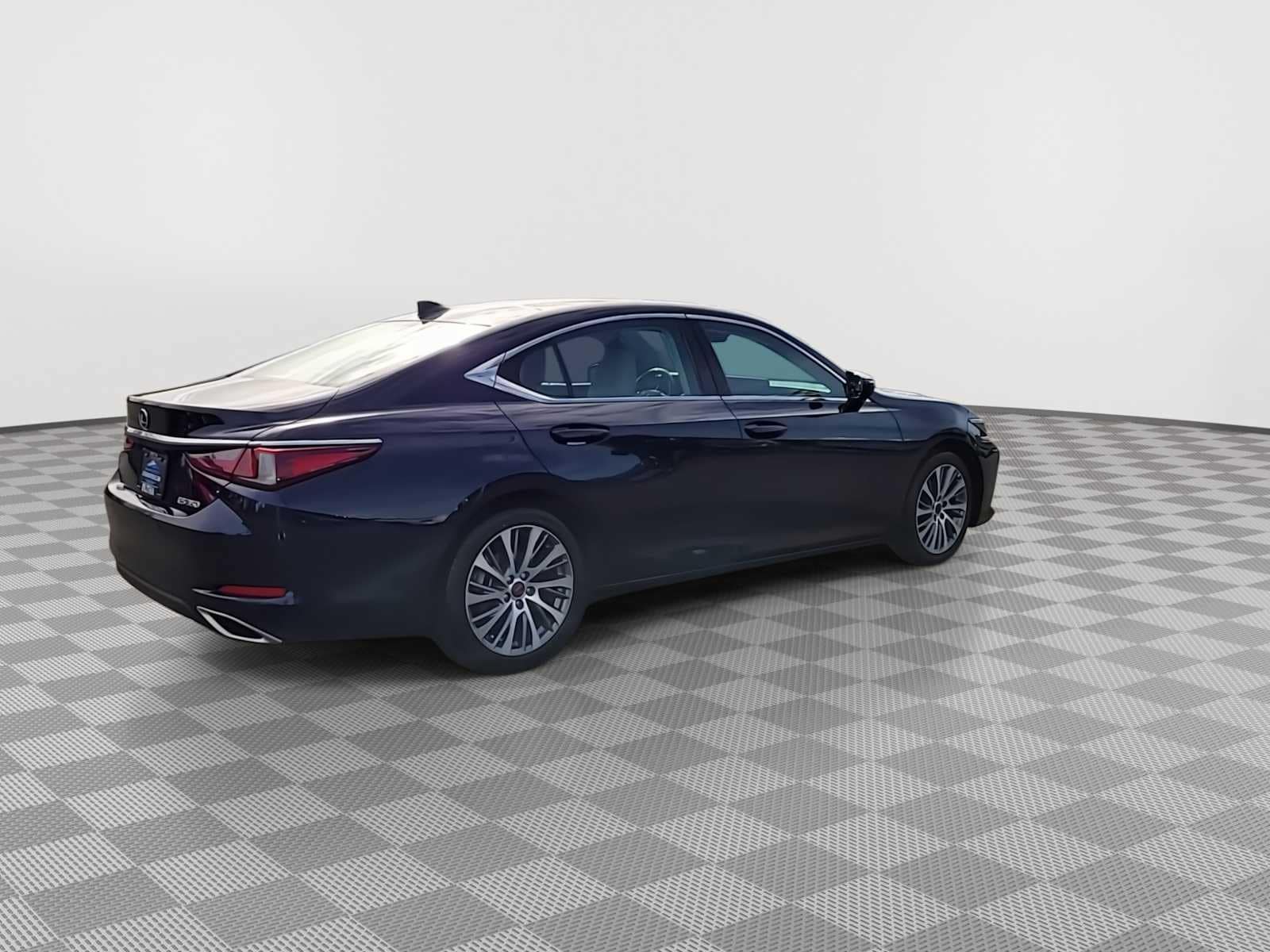 Thumbnail: 2019 Lexus ES - 8
