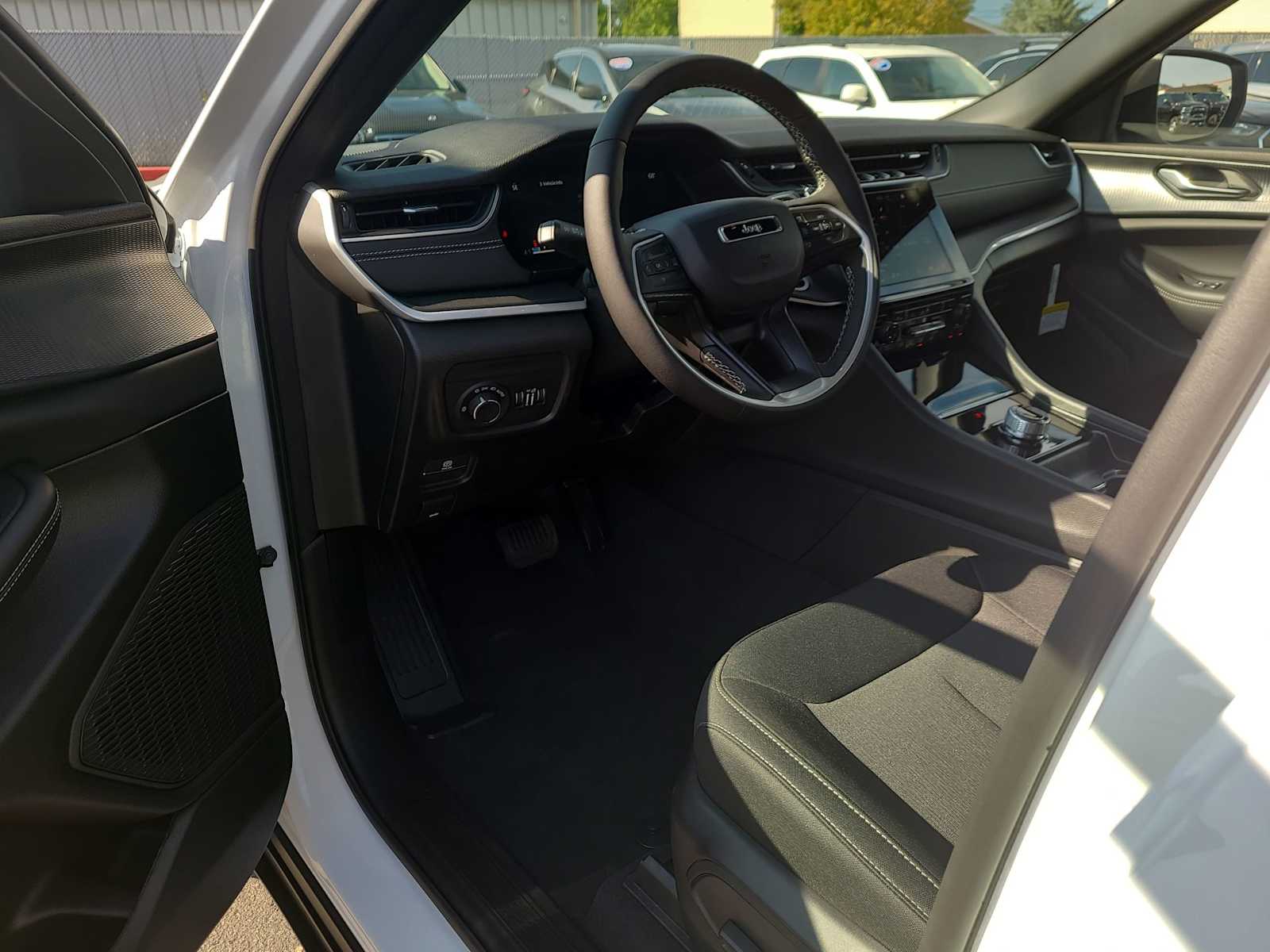 Thumbnail: 2025 Jeep Grand Cherokee - 10