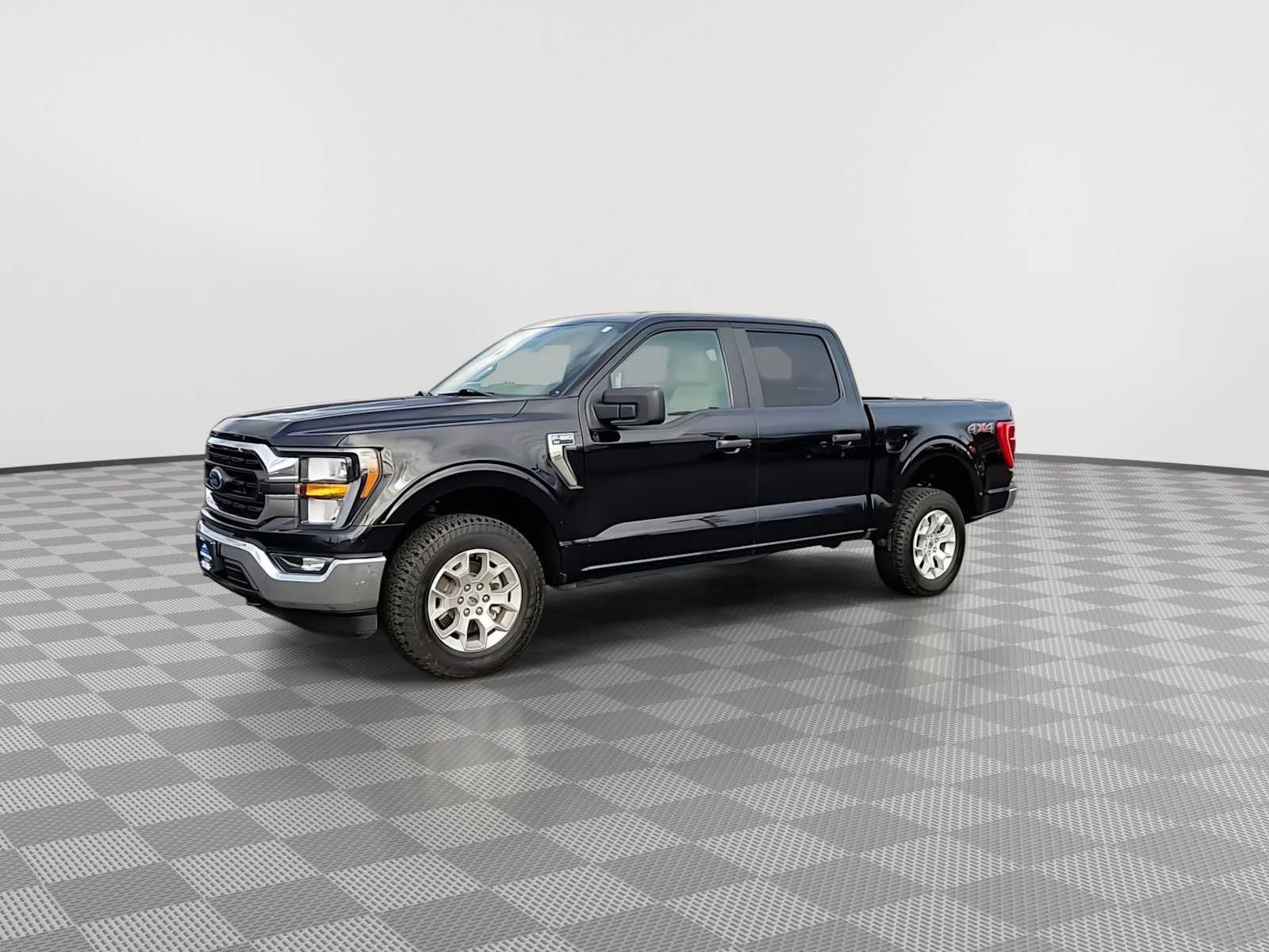 2023 Ford F-150 XLT photo 3