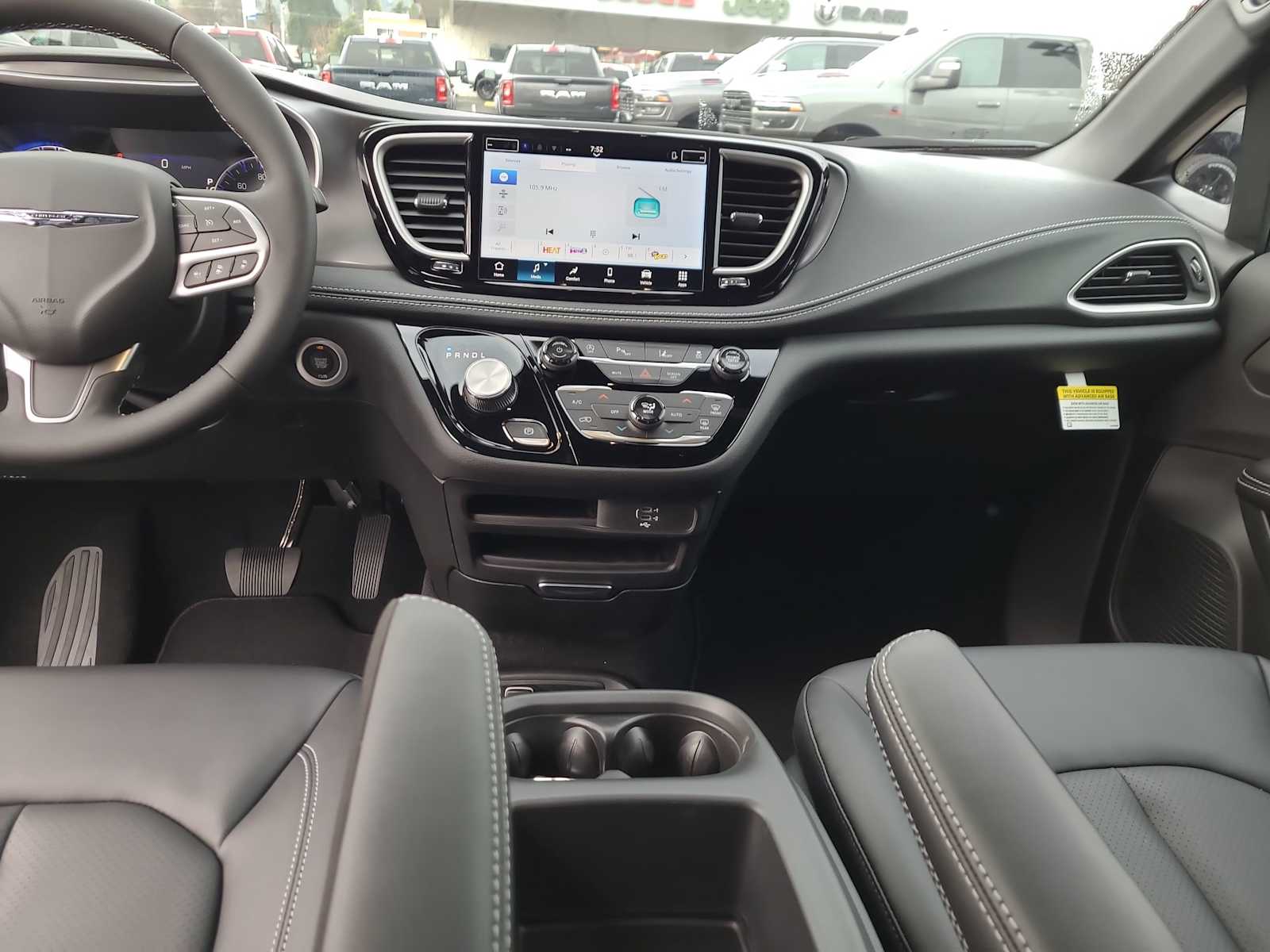 Thumbnail: 2026 Chrysler Pacifica - 18