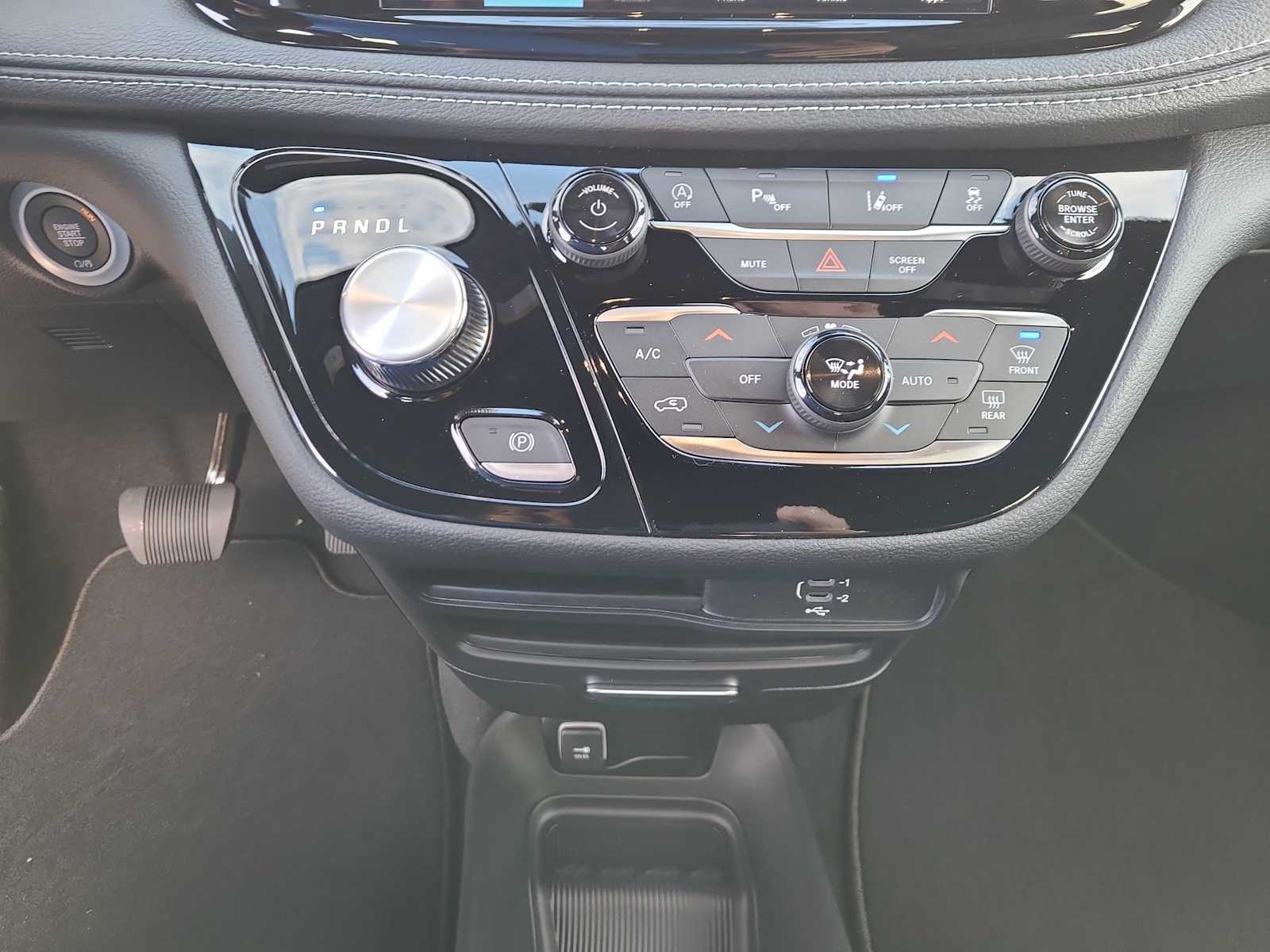 Thumbnail: 2026 Chrysler Pacifica - 25