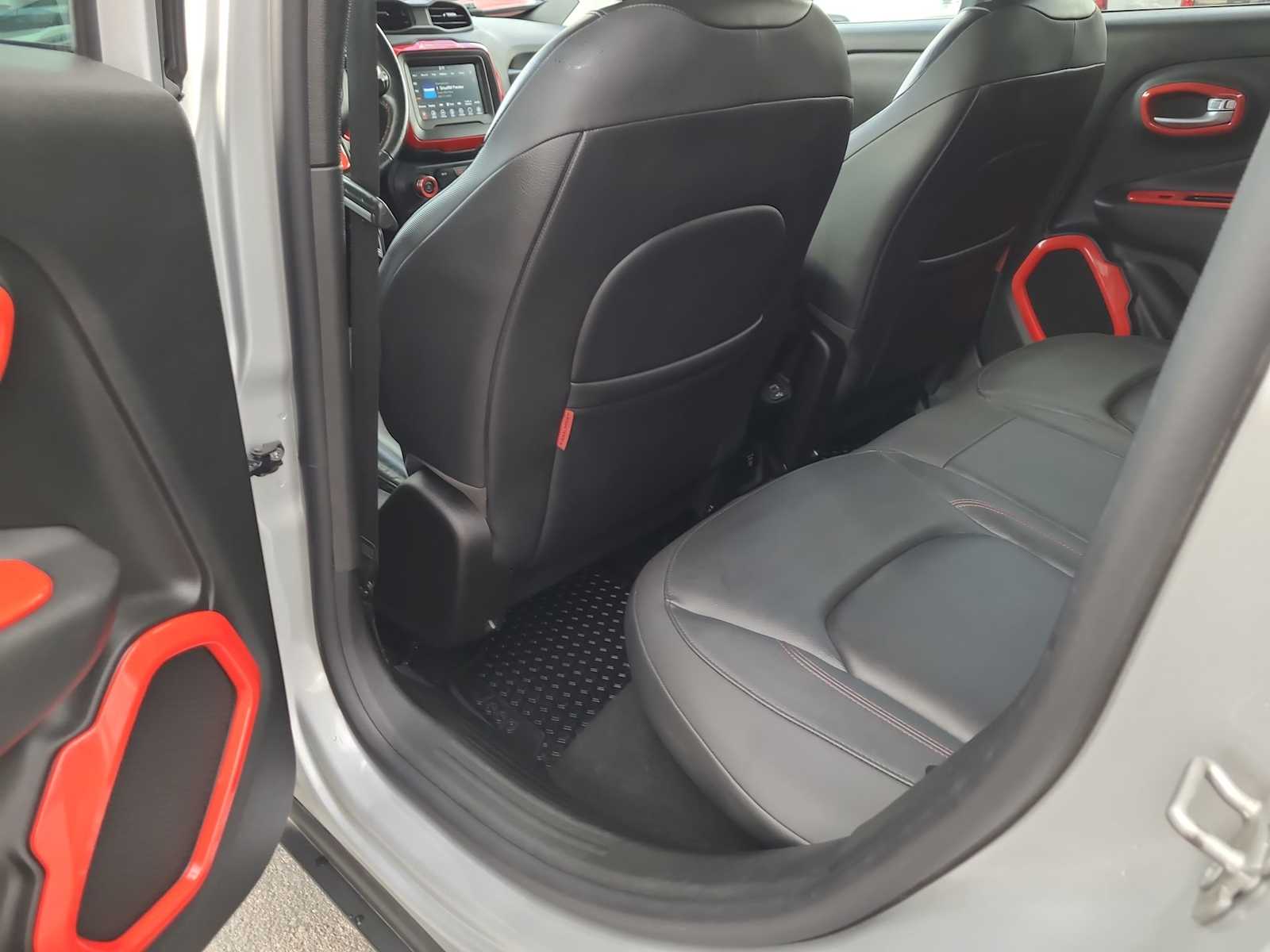 Thumbnail: 2020 Jeep Renegade - 20