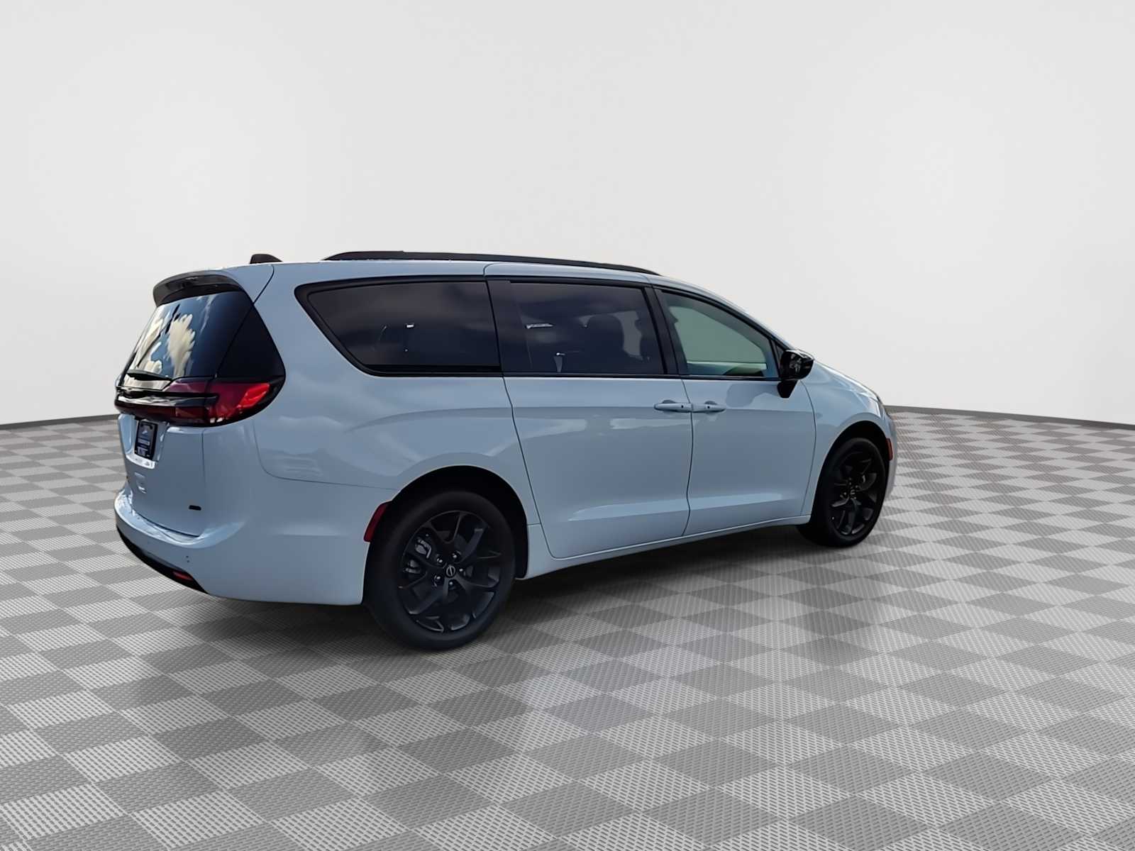 Thumbnail: 2026 Chrysler Pacifica - 8