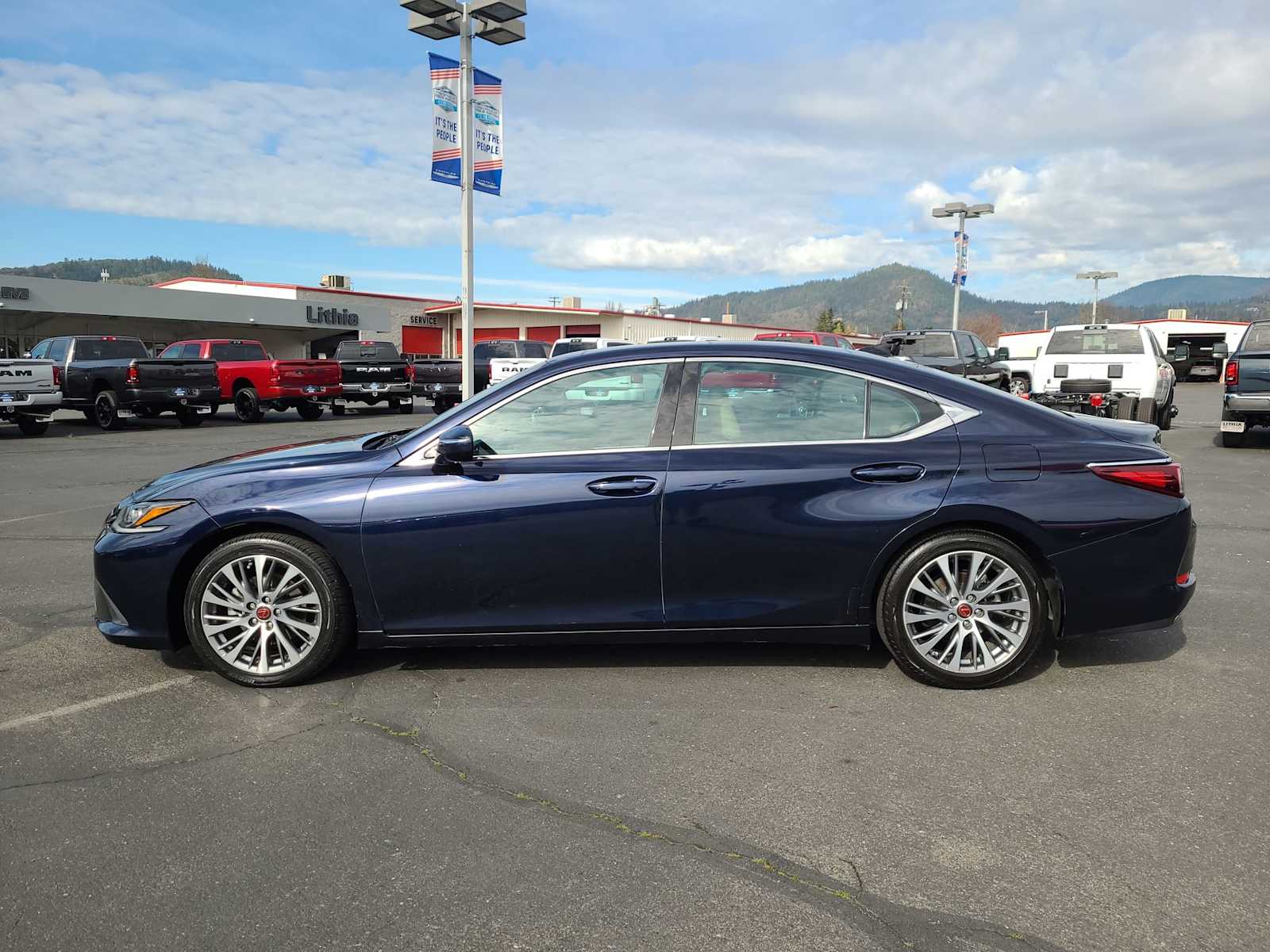 Thumbnail: 2019 Lexus ES - 11