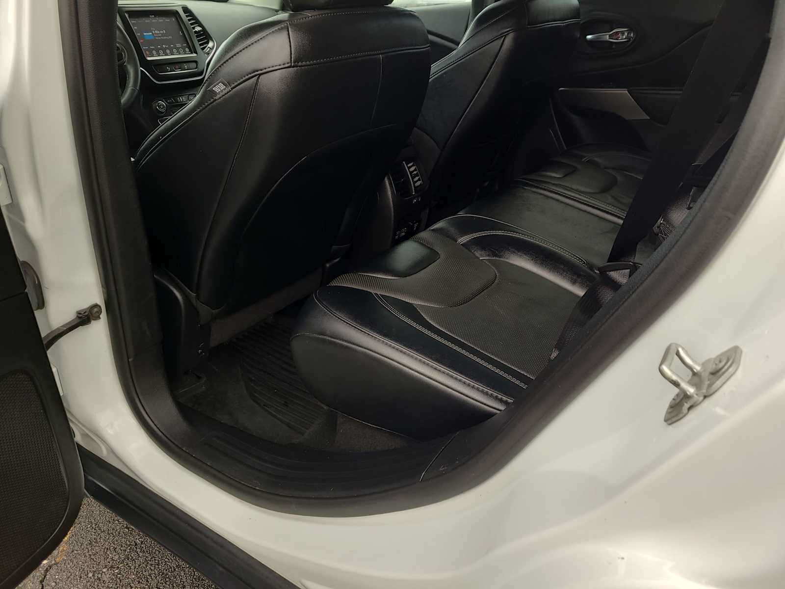 Thumbnail: 2022 Jeep Cherokee - 20