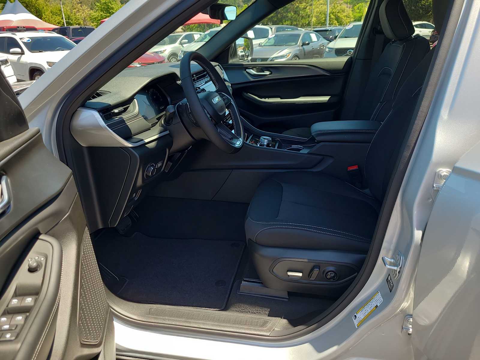 Thumbnail: 2025 Jeep Grand Cherokee - 19