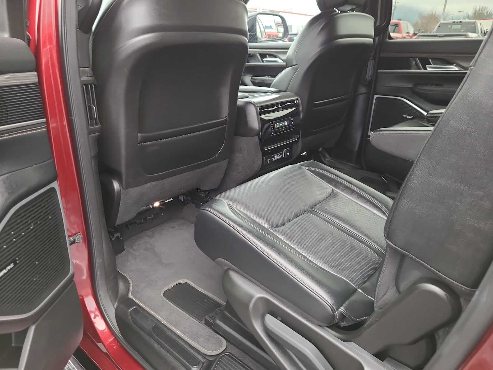 Thumbnail: 2024 Jeep Wagoneer - 20