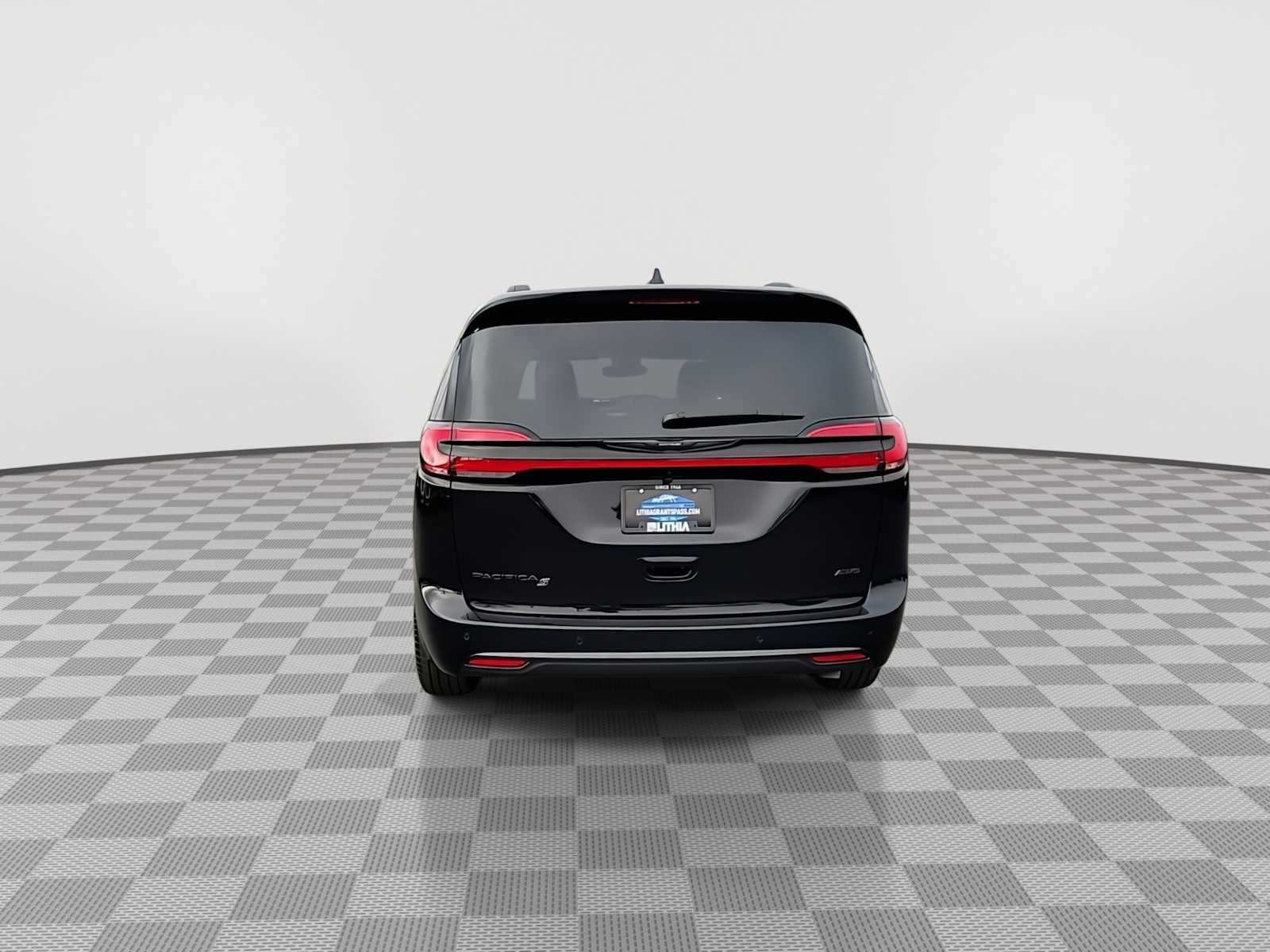 Thumbnail: 2026 Chrysler Pacifica - 7