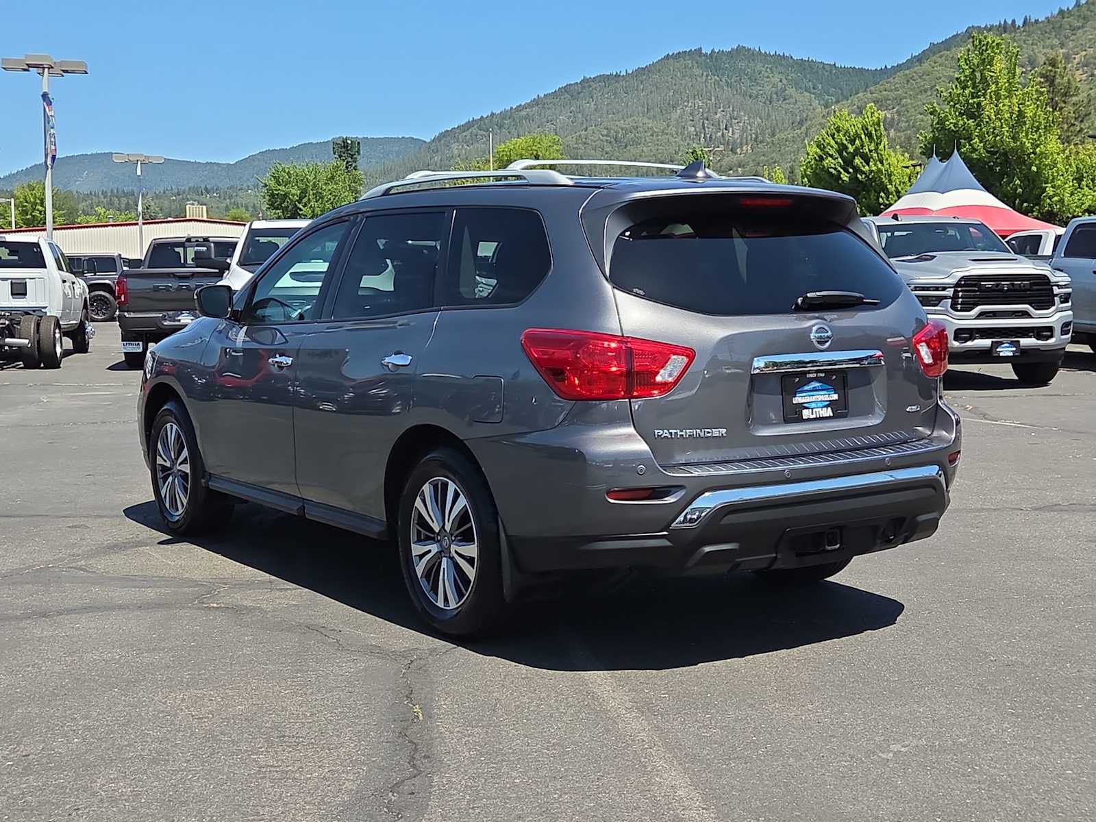 Thumbnail: 2020 Nissan Pathfinder - 12