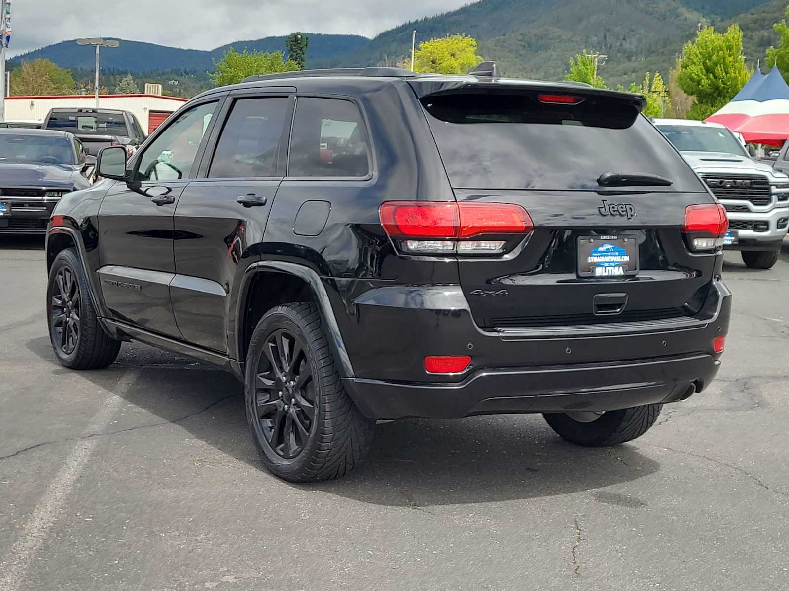 Thumbnail: 2017 Jeep Grand Cherokee - 12