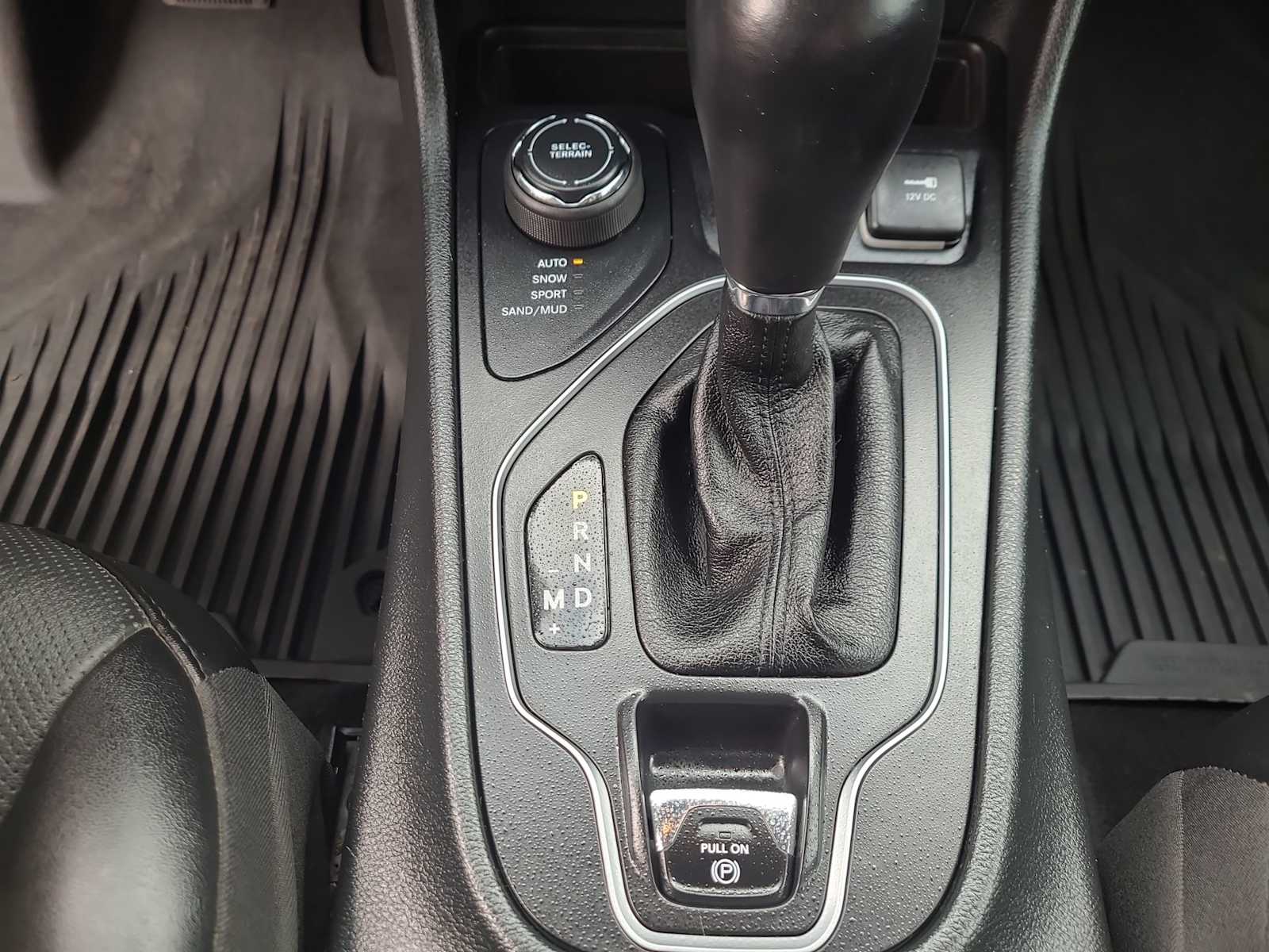 Thumbnail: 2022 Jeep Cherokee - 25