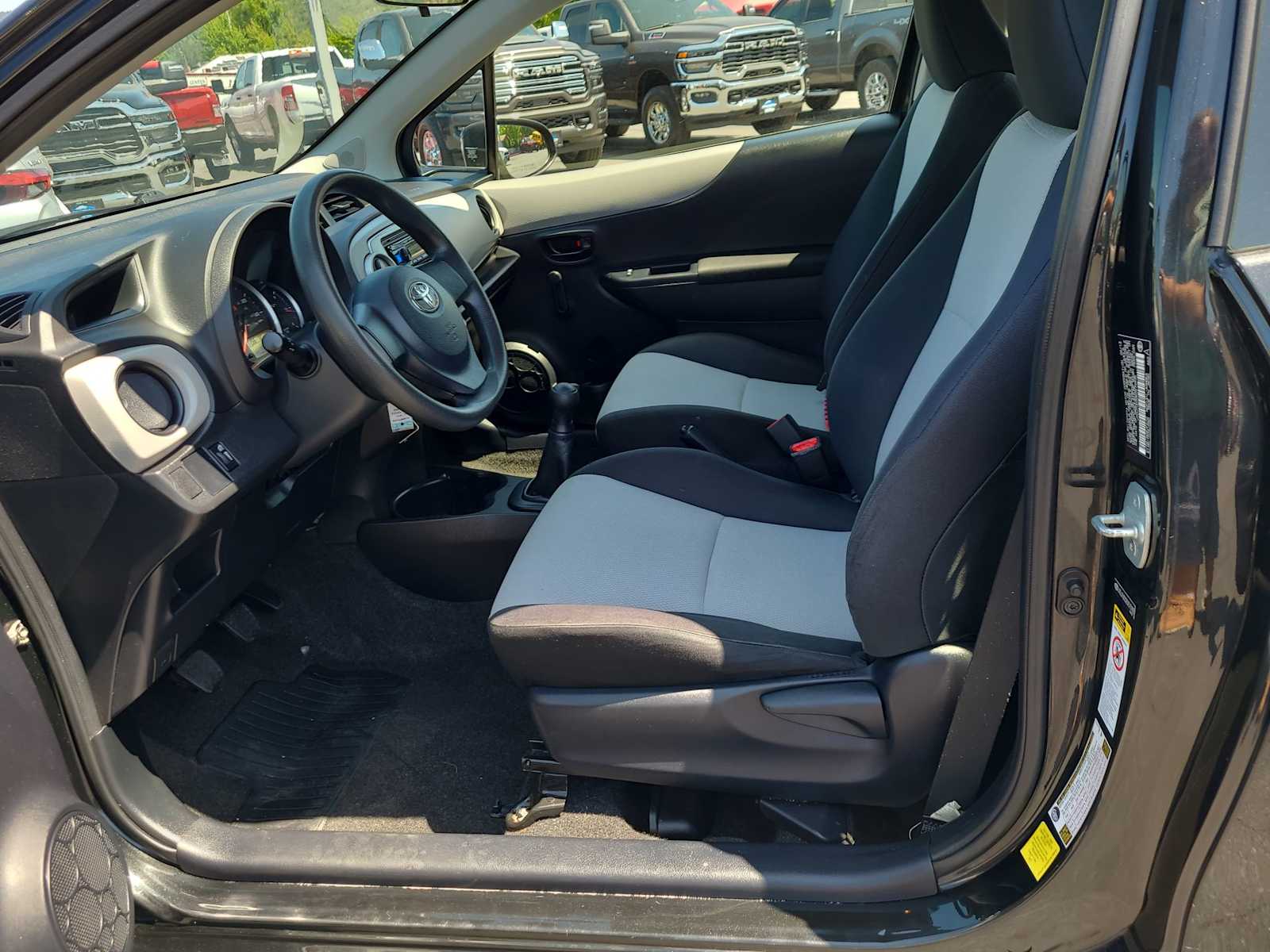 2014 Toyota Yaris L 19