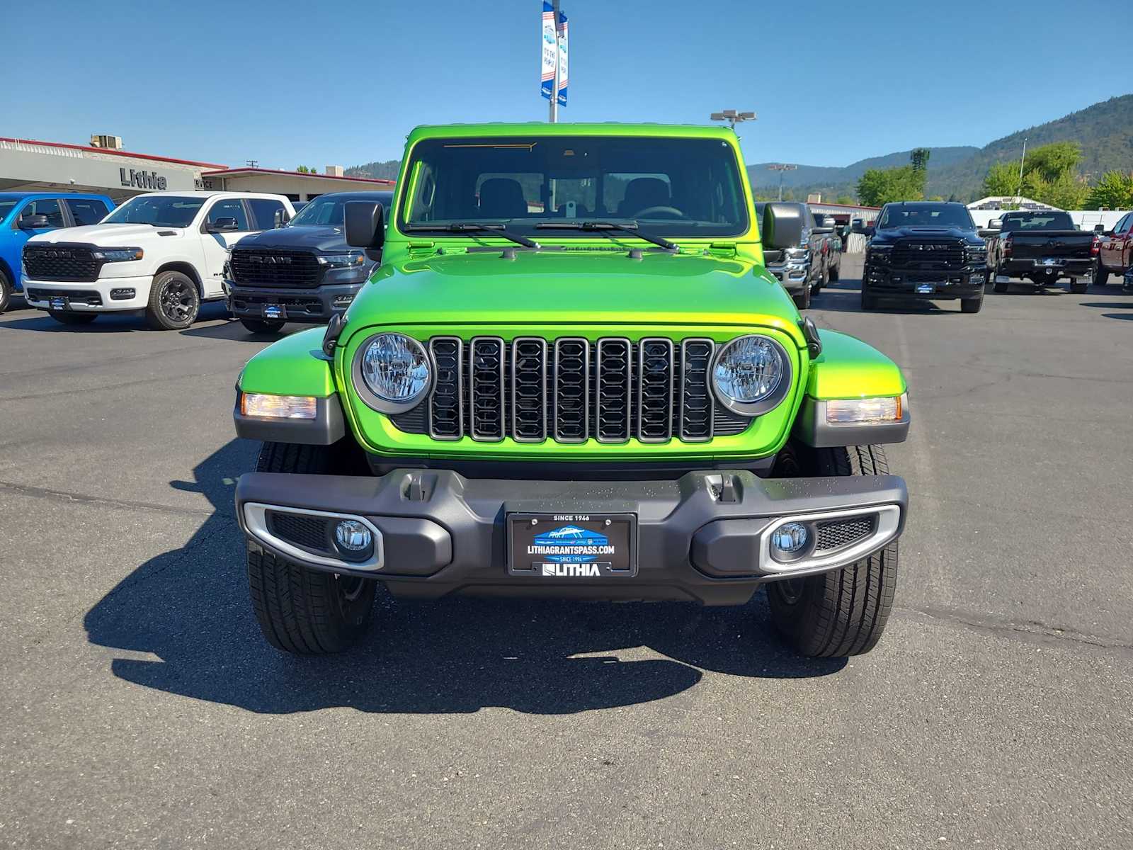 Thumbnail: 2025 Jeep Gladiator - 14