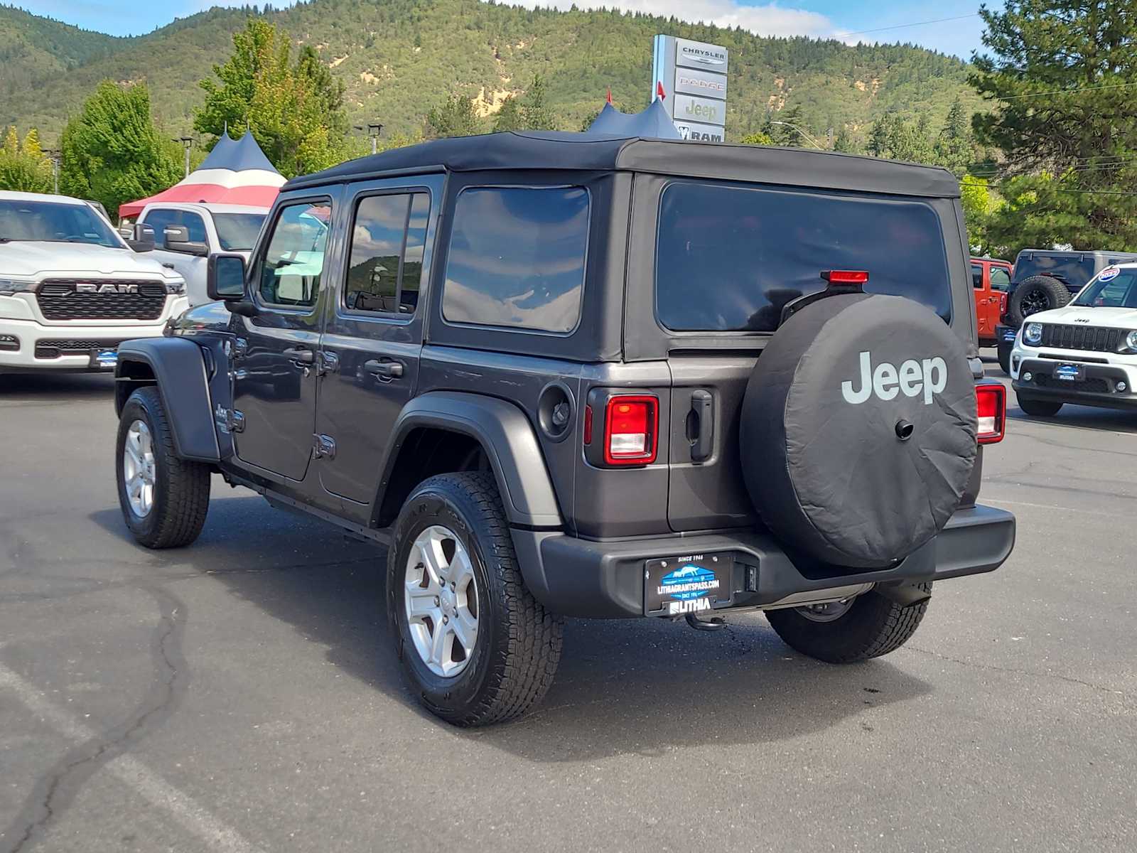Thumbnail: 2021 Jeep Wrangler - 11