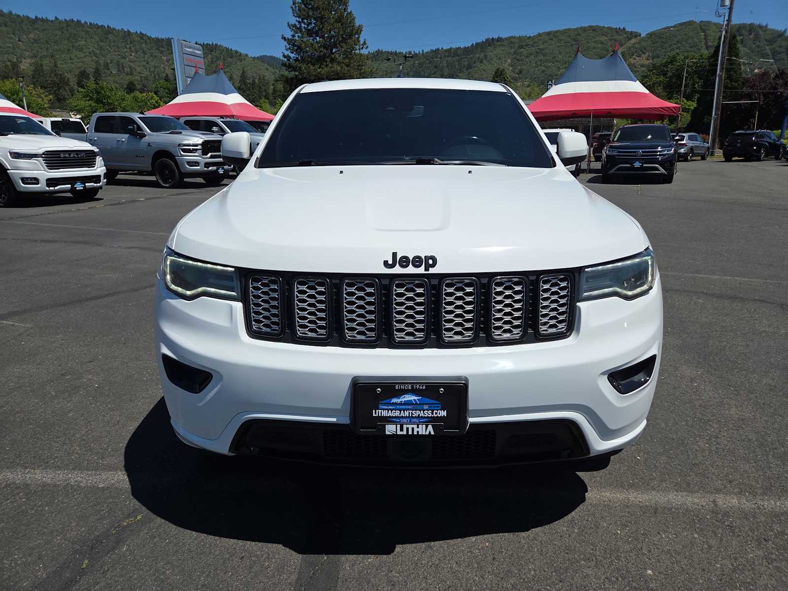Thumbnail: 2020 Jeep Grand Cherokee - 14