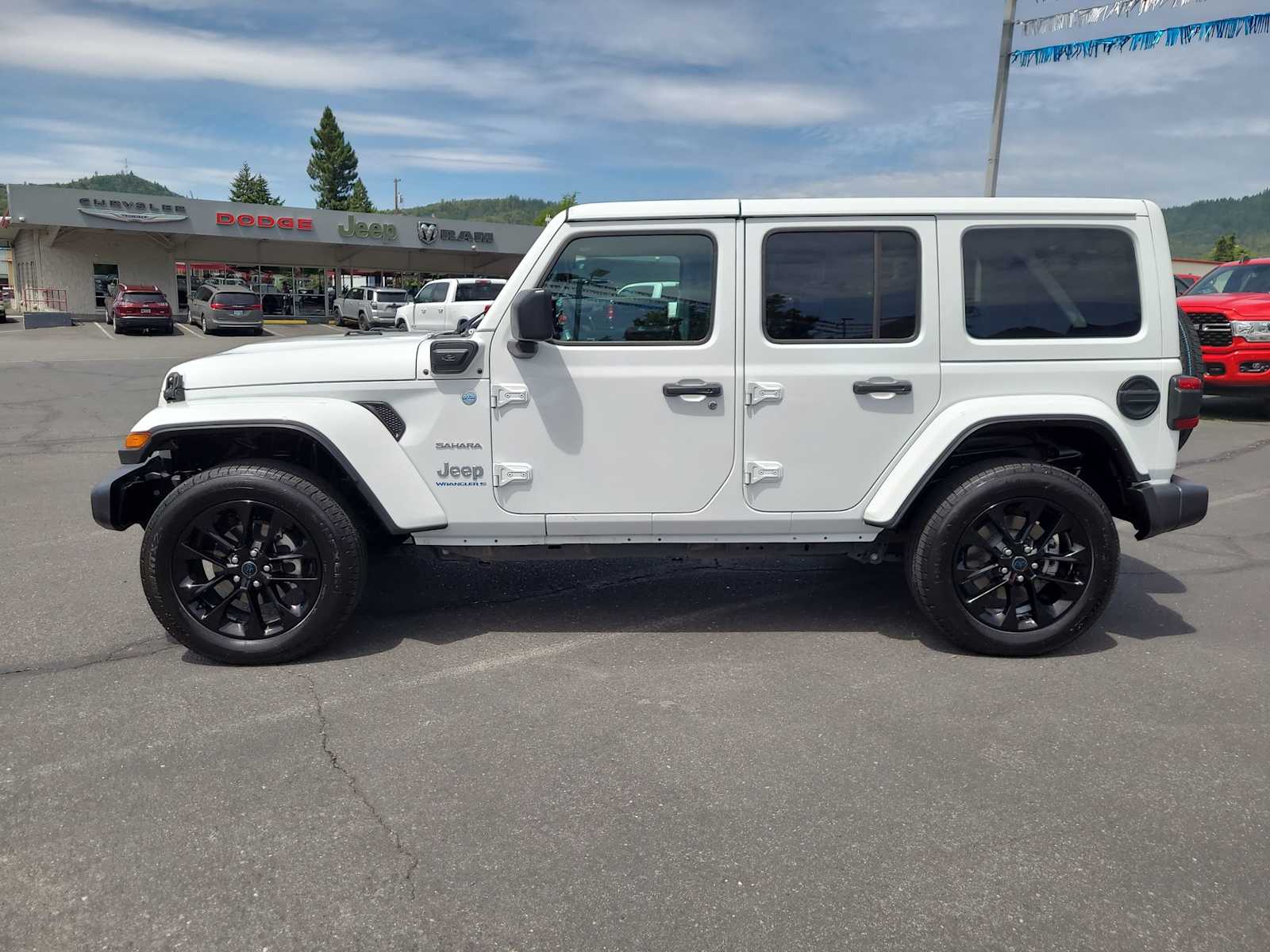 2024 Jeep Wrangler Sahara 11