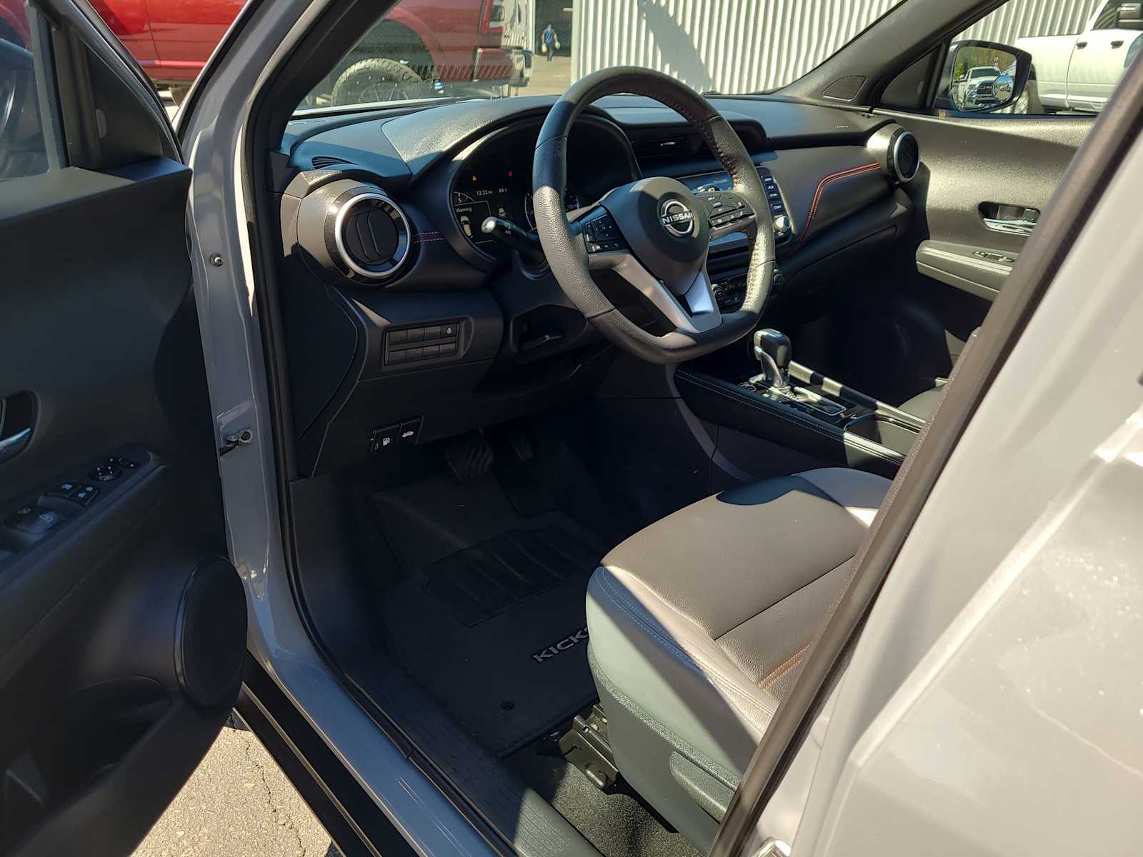 Thumbnail: 2023 Nissan Kicks - 10