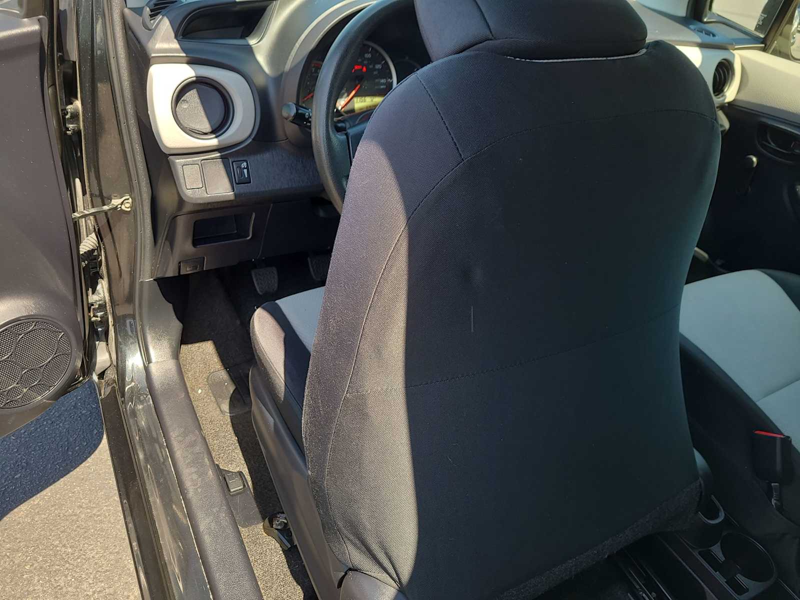 2014 Toyota Yaris L 20