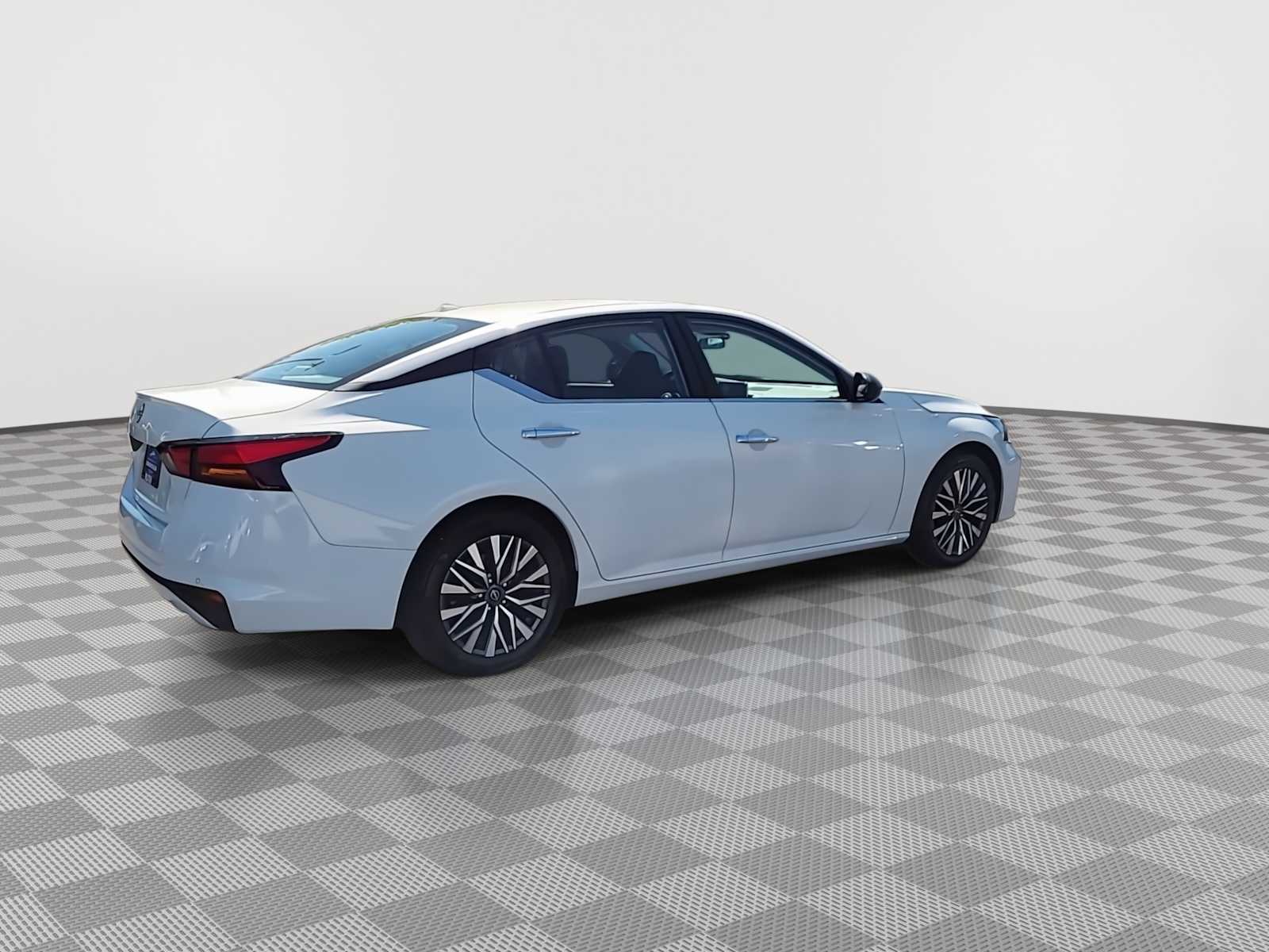 Thumbnail: 2025 Nissan Altima - 8