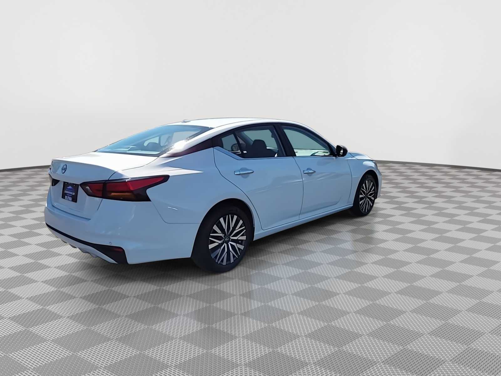 Thumbnail: 2025 Nissan Altima - 8