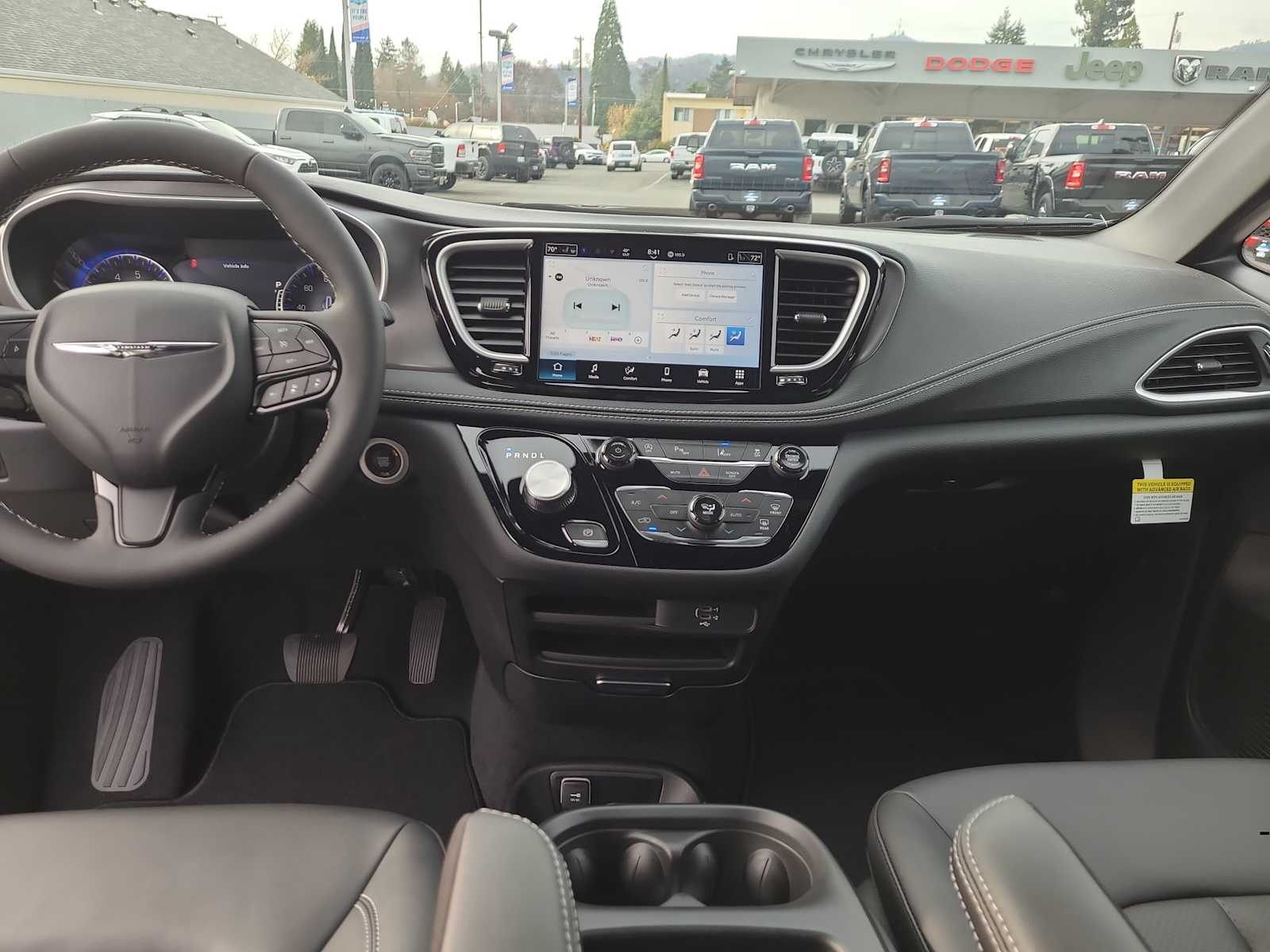 Thumbnail: 2026 Chrysler Pacifica - 18