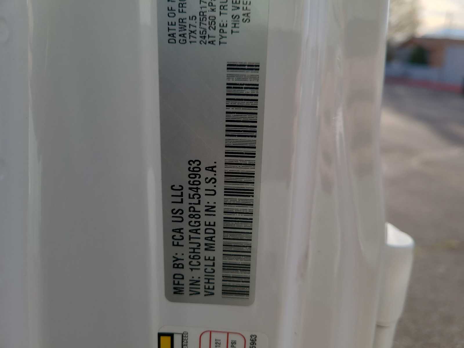 Thumbnail: 2023 Jeep Gladiator - 29