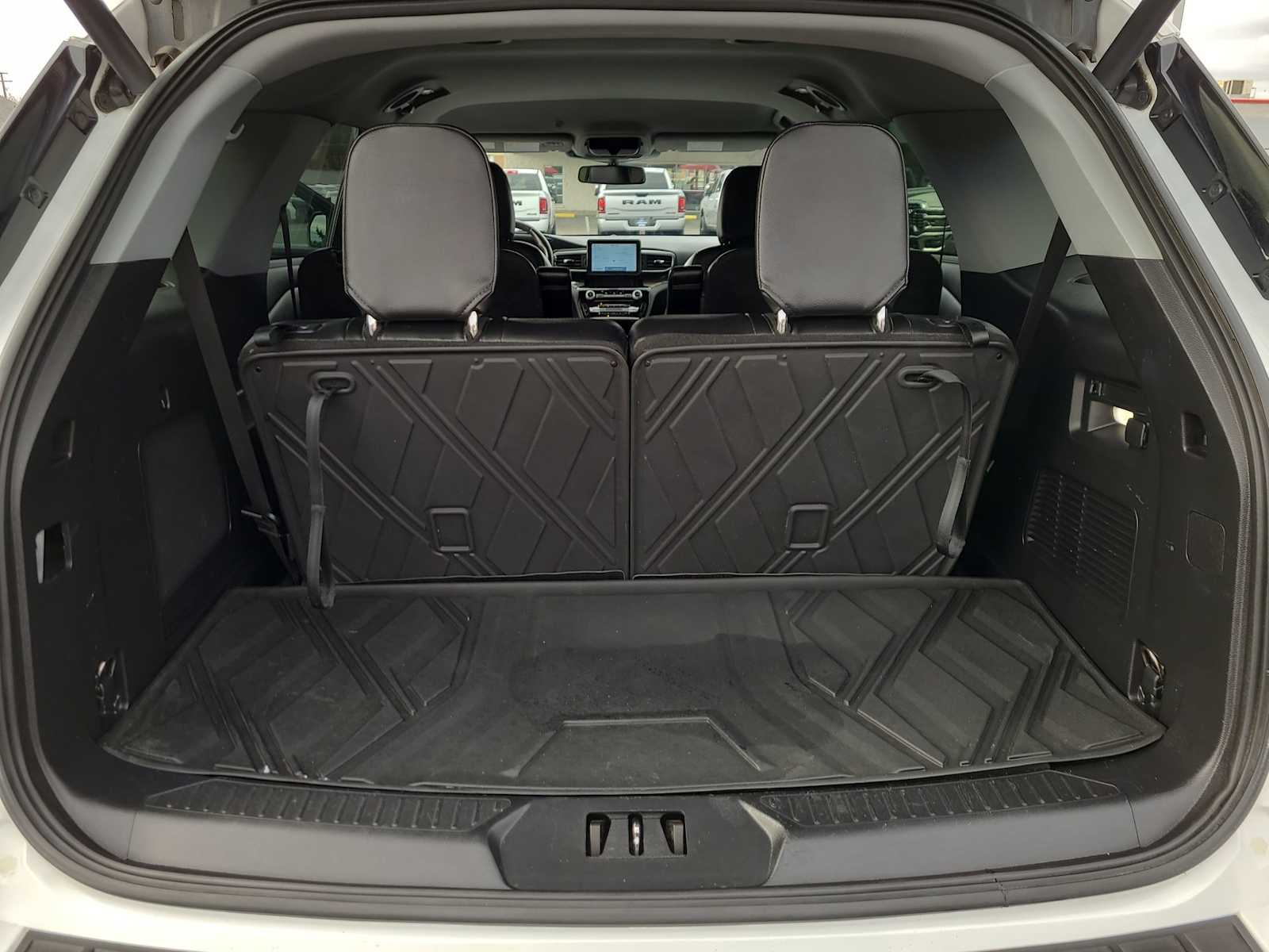 Thumbnail: 2022 Ford Explorer - 27