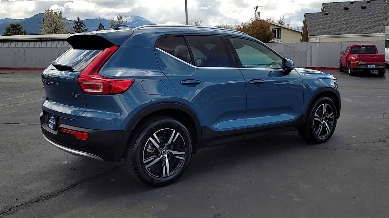 Thumbnail: 2024 Volvo XC40 - 8