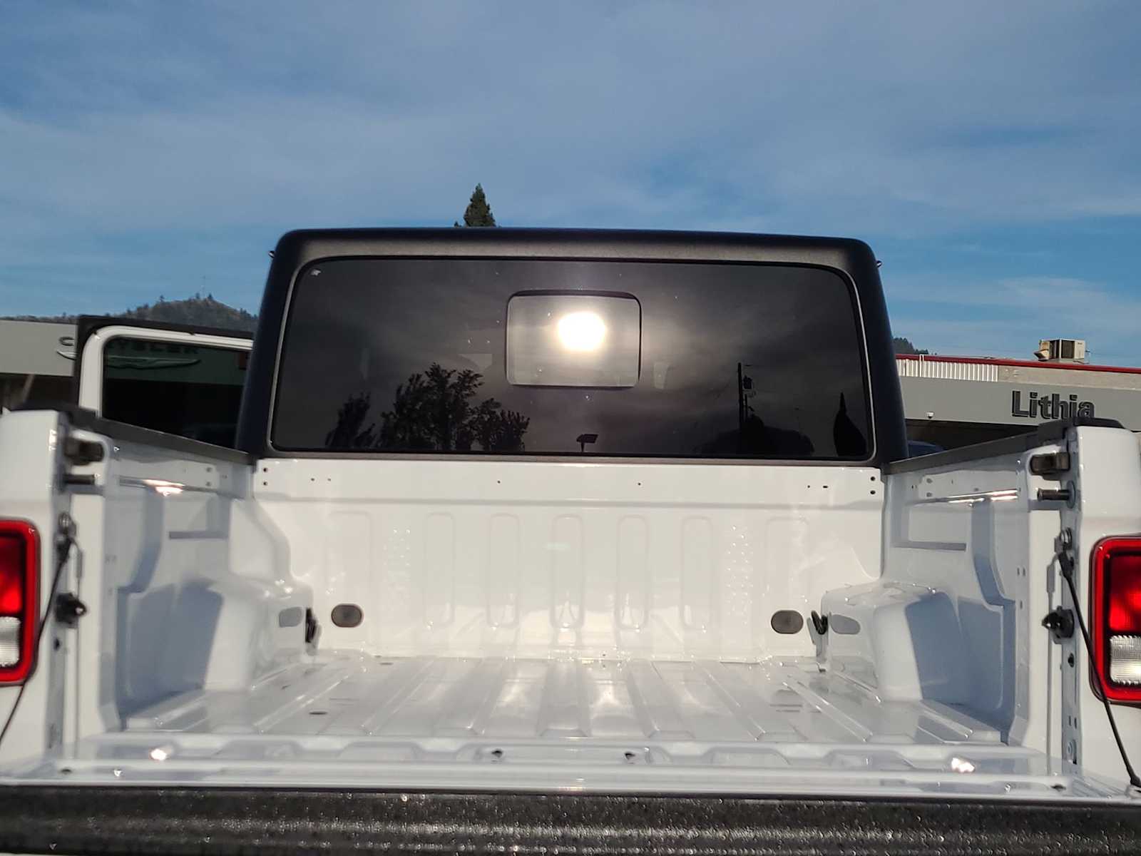 Thumbnail: 2023 Jeep Gladiator - 27