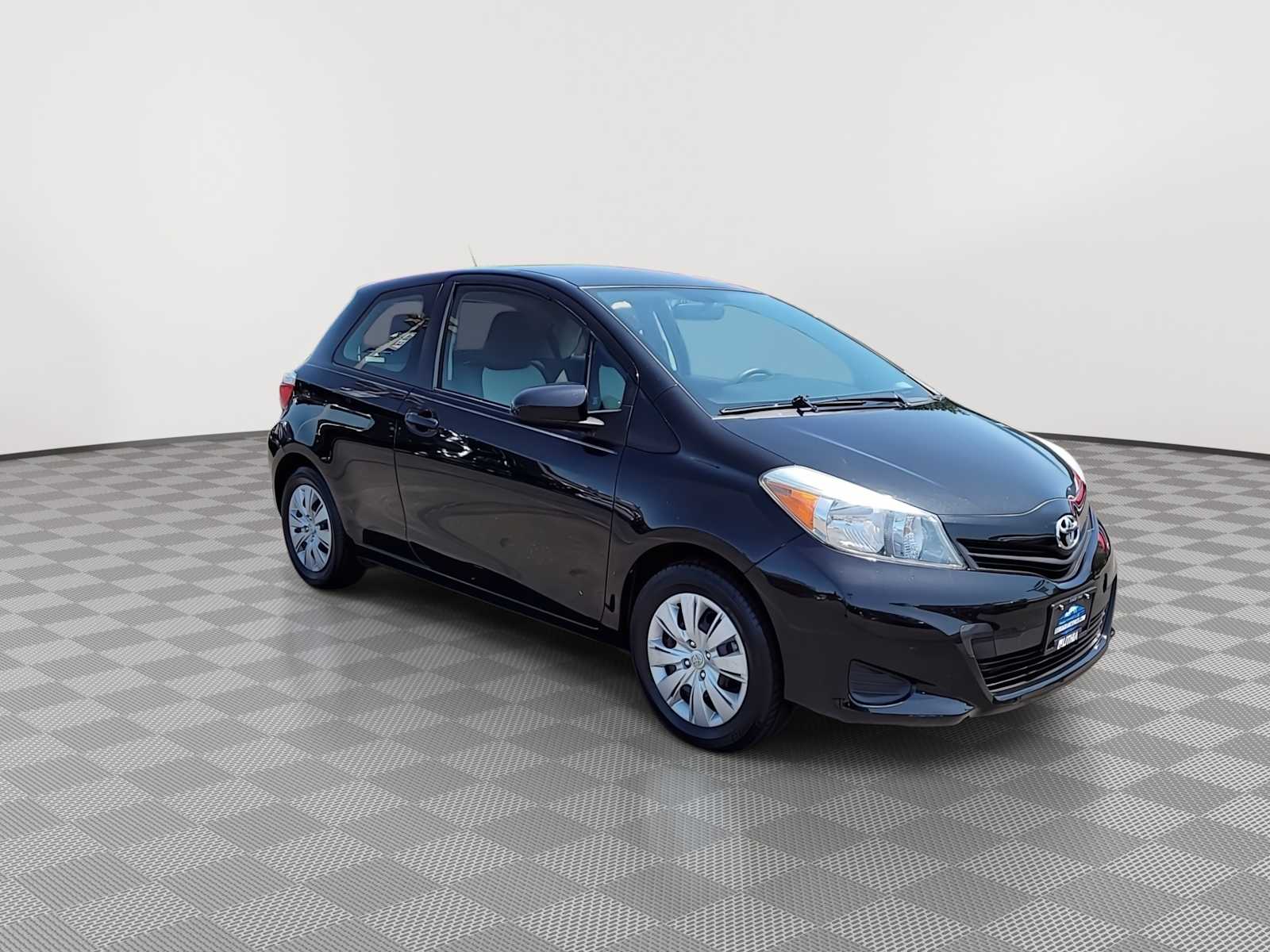 2014 Toyota Yaris L 2