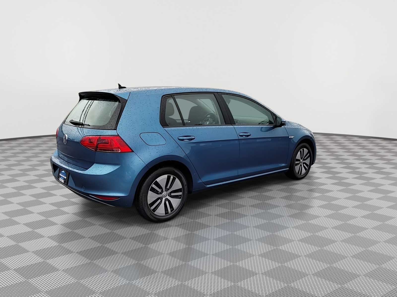 Thumbnail: 2016 Volkswagen e-Golf - 8