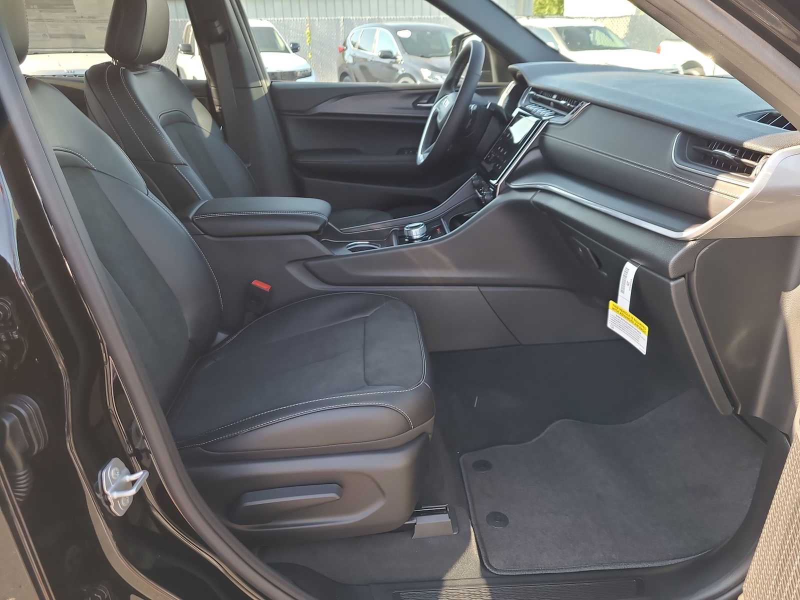 Thumbnail: 2025 Jeep Grand Cherokee - 22