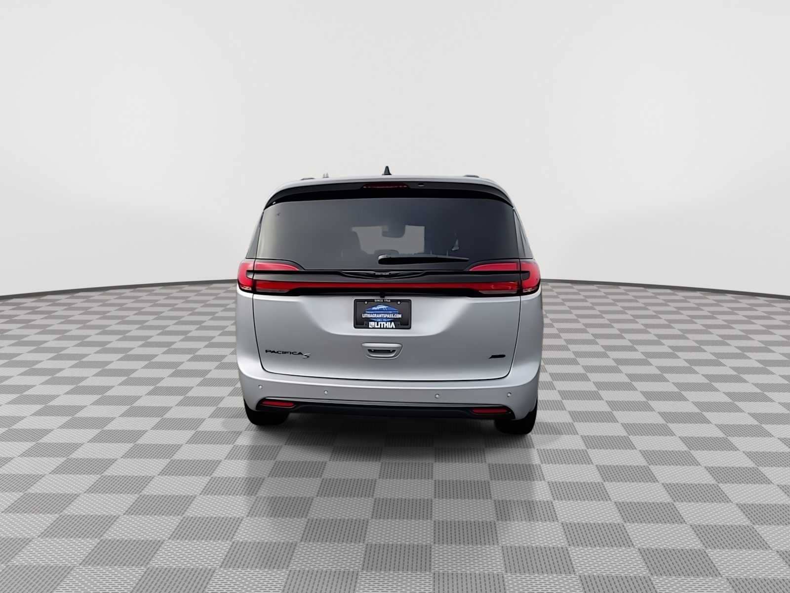 Thumbnail: 2026 Chrysler Pacifica - 7