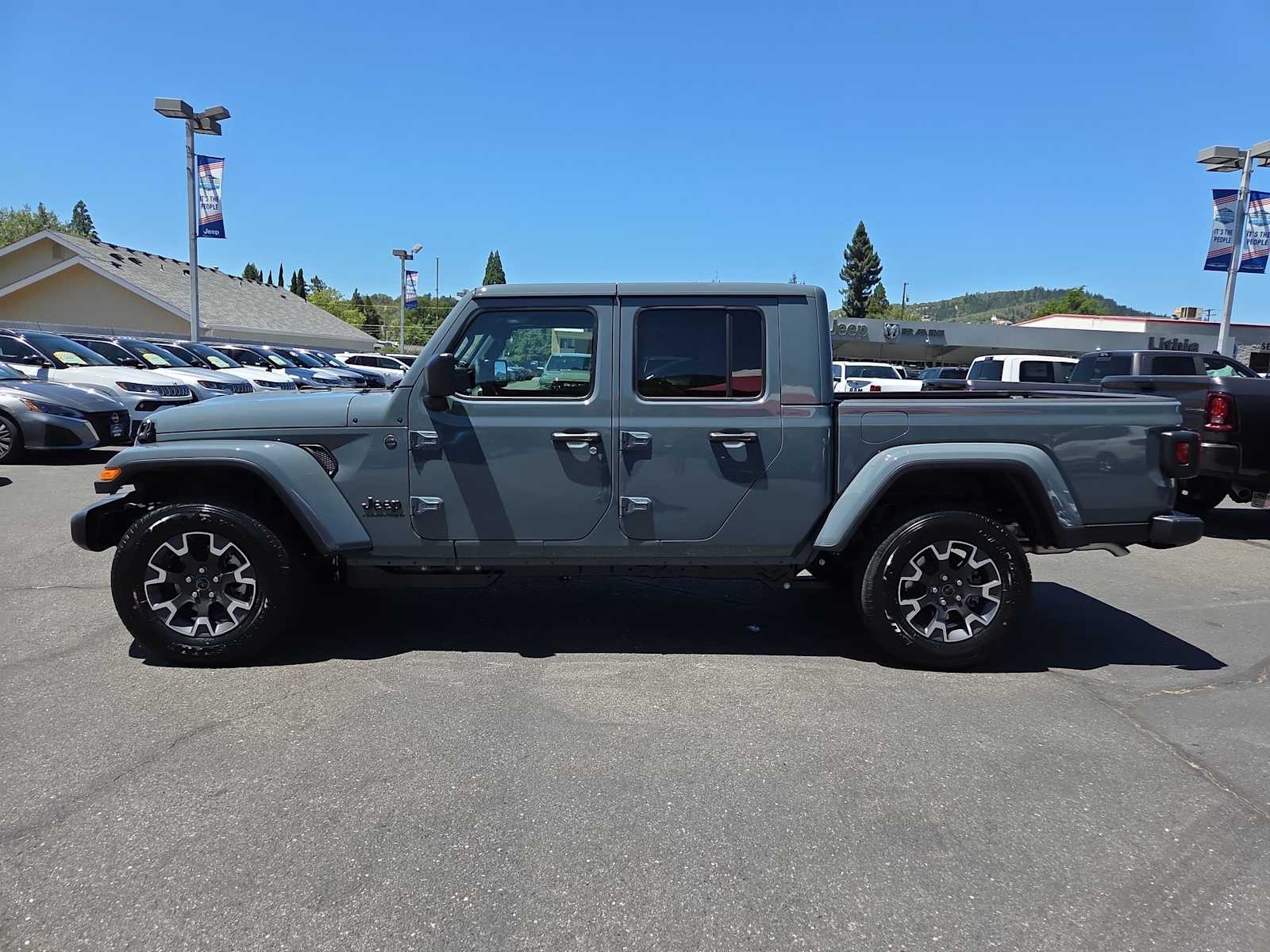 Thumbnail: 2026 Jeep Gladiator - 11