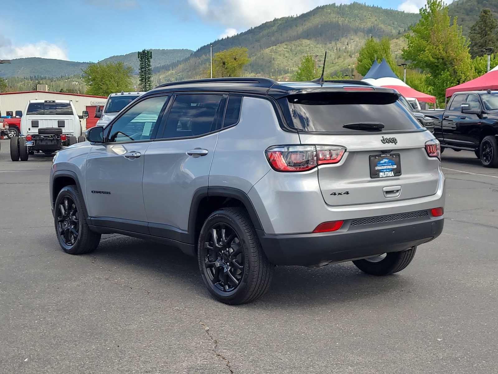 Thumbnail: 2023 Jeep Compass - 12