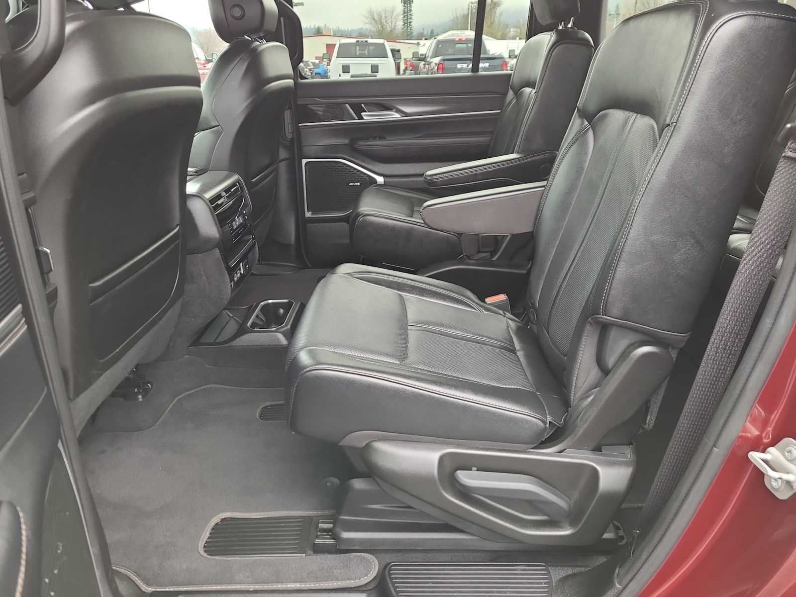 Thumbnail: 2024 Jeep Wagoneer - 21