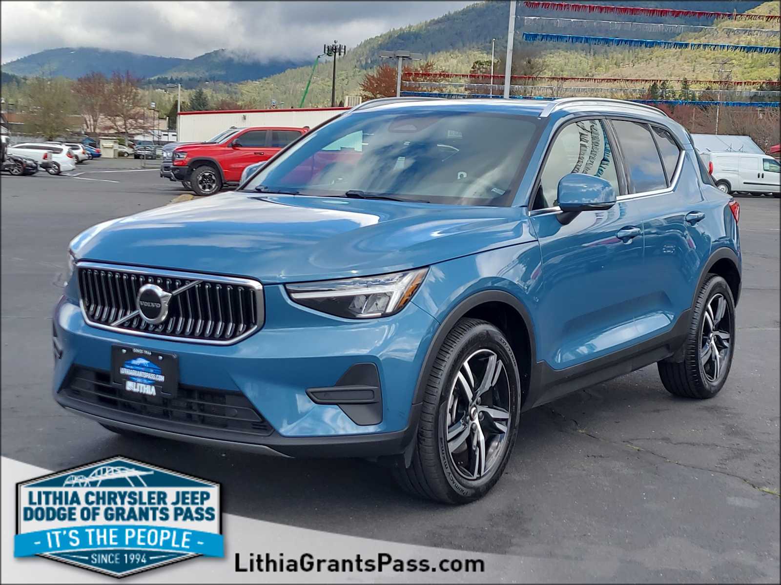 2024 Volvo XC40 B5 Core -
                  Grants Pass, OR