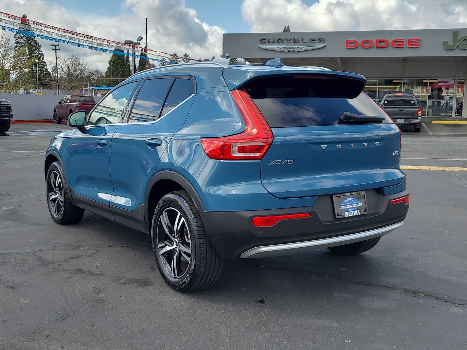 Thumbnail: 2024 Volvo XC40 - 12
