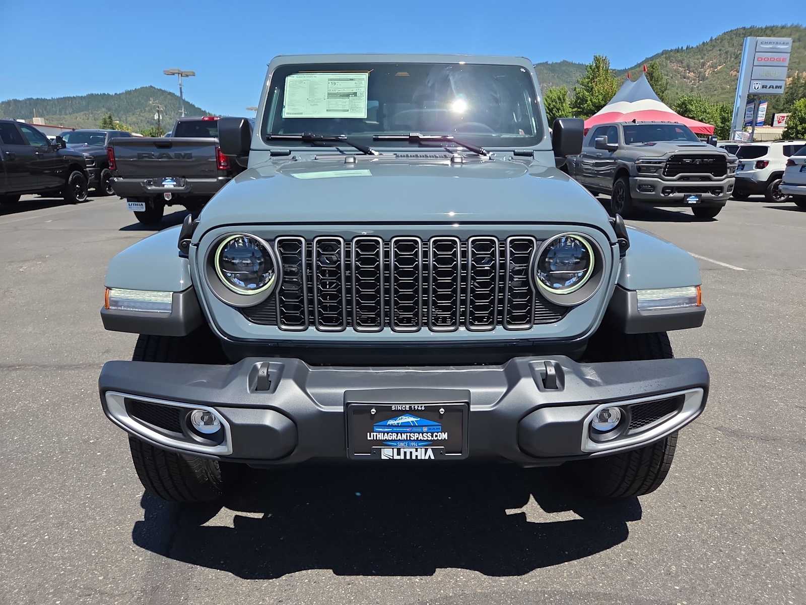 Thumbnail: 2026 Jeep Gladiator - 14