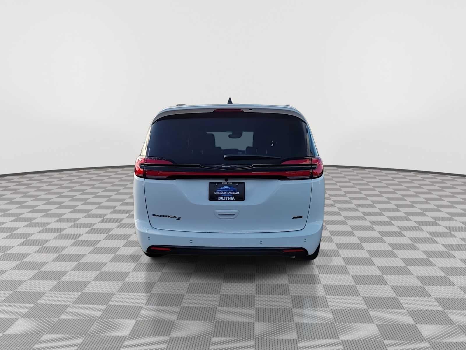 Thumbnail: 2026 Chrysler Pacifica - 7