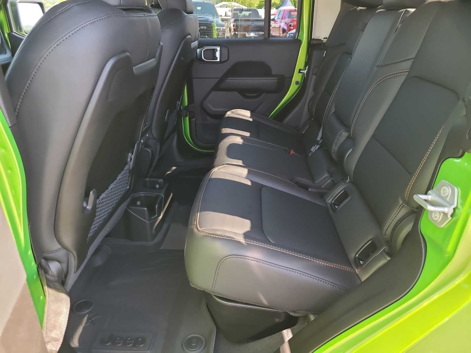 Thumbnail: 2025 Jeep Gladiator - 21