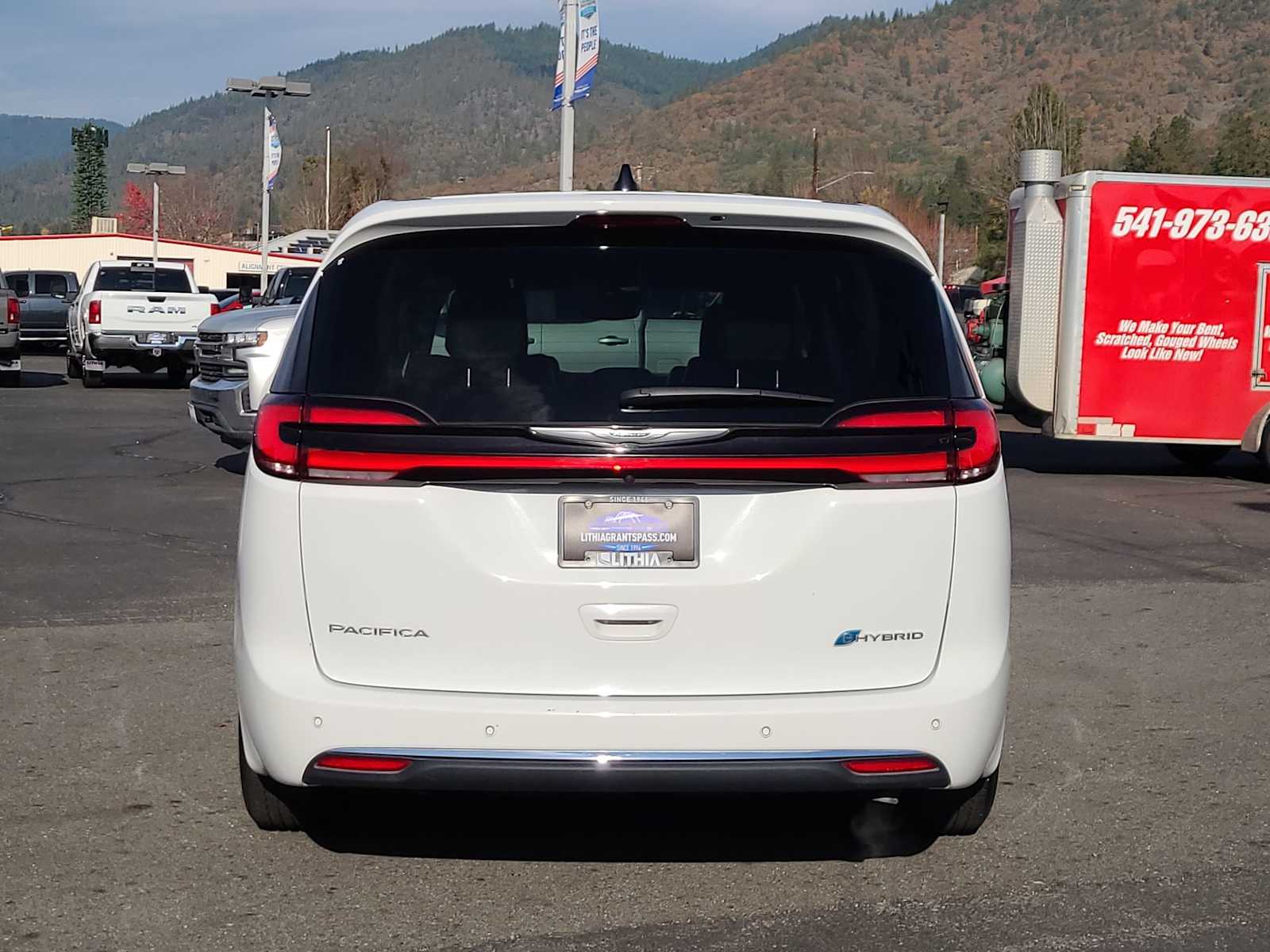 Thumbnail: 2023 Chrysler Pacifica - 13