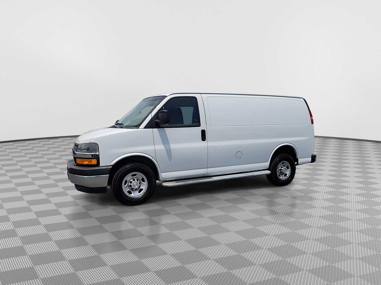 Thumbnail: 2018 Chevrolet Express - 4