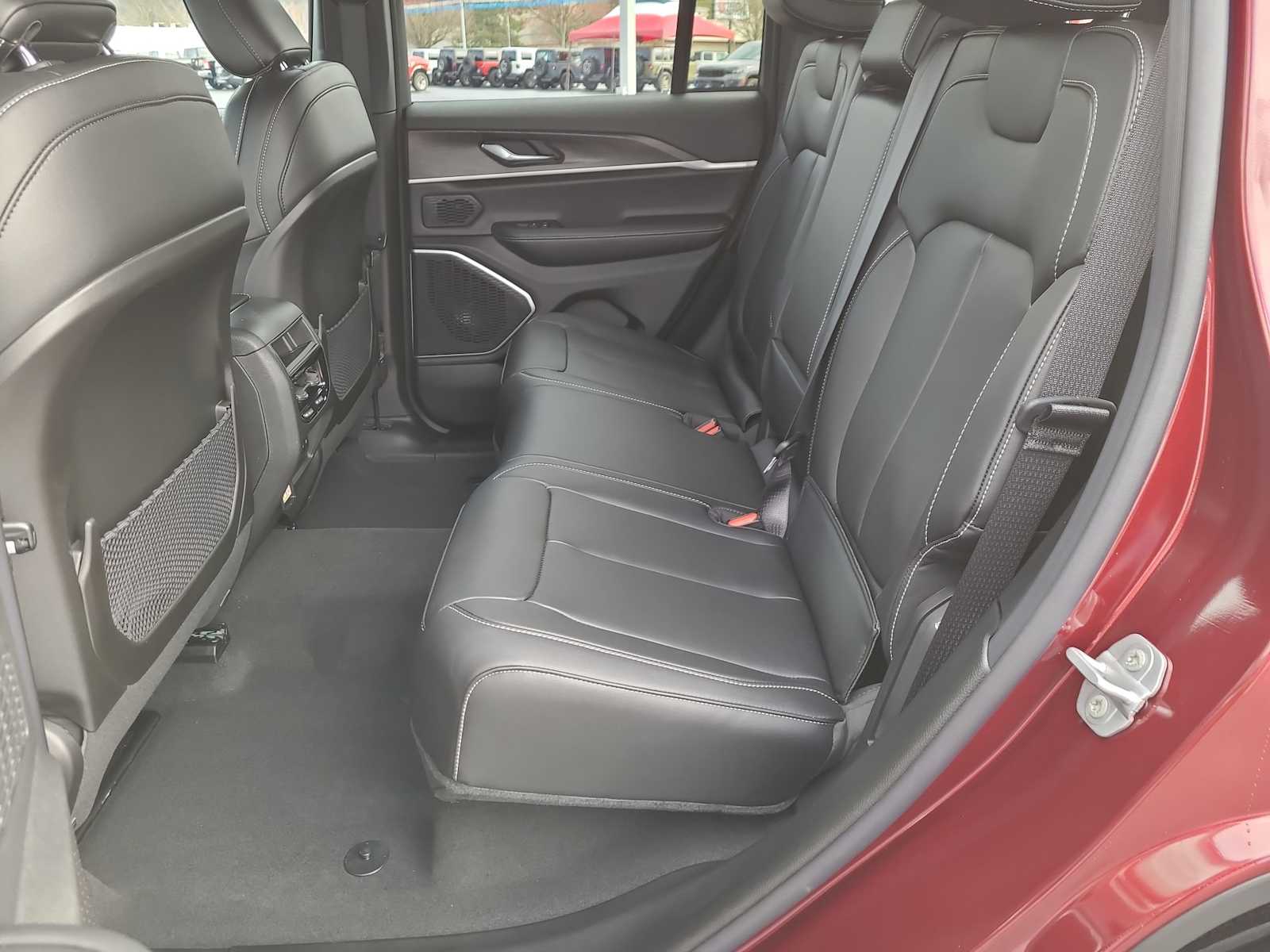 Thumbnail: 2025 Jeep Grand Cherokee - 21